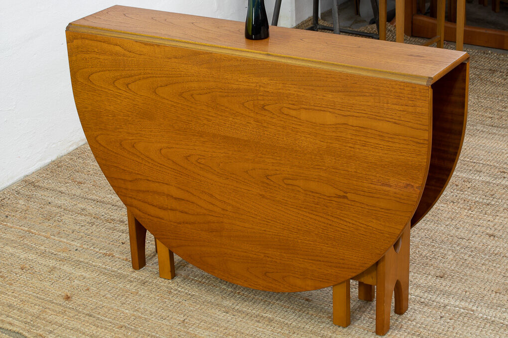 Scandinavian table – 154 cm