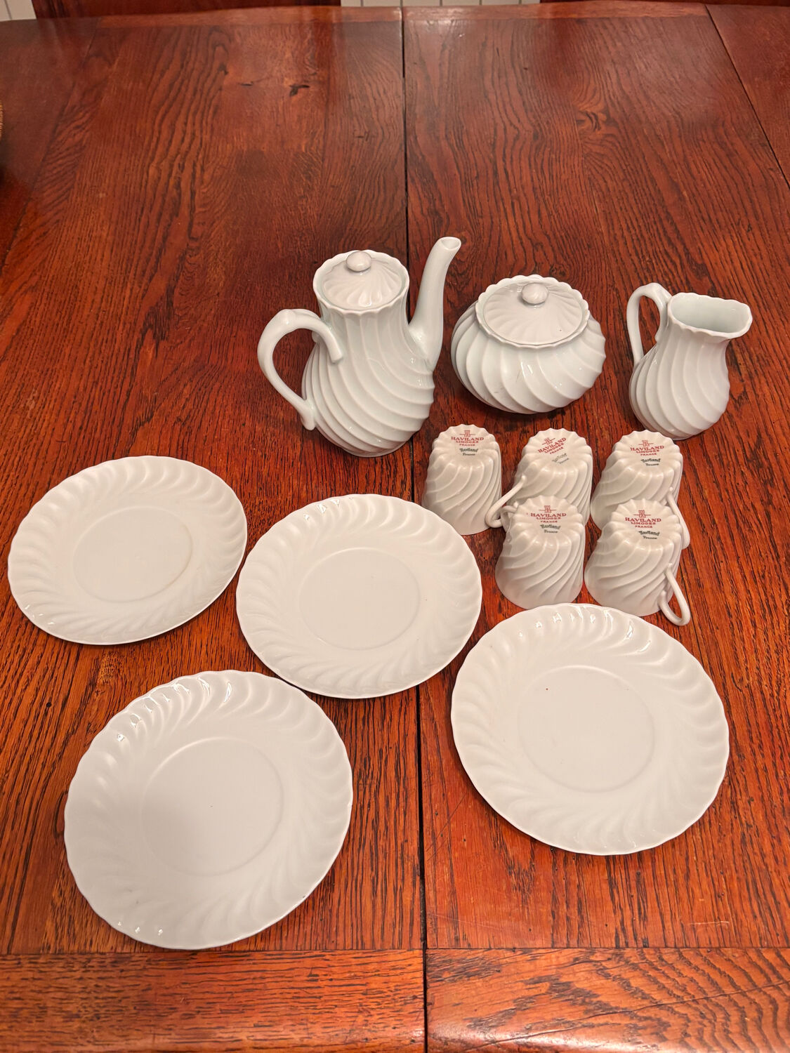 Vintage Haviland Limoges coffee service, 12 pieces in excellent condition.