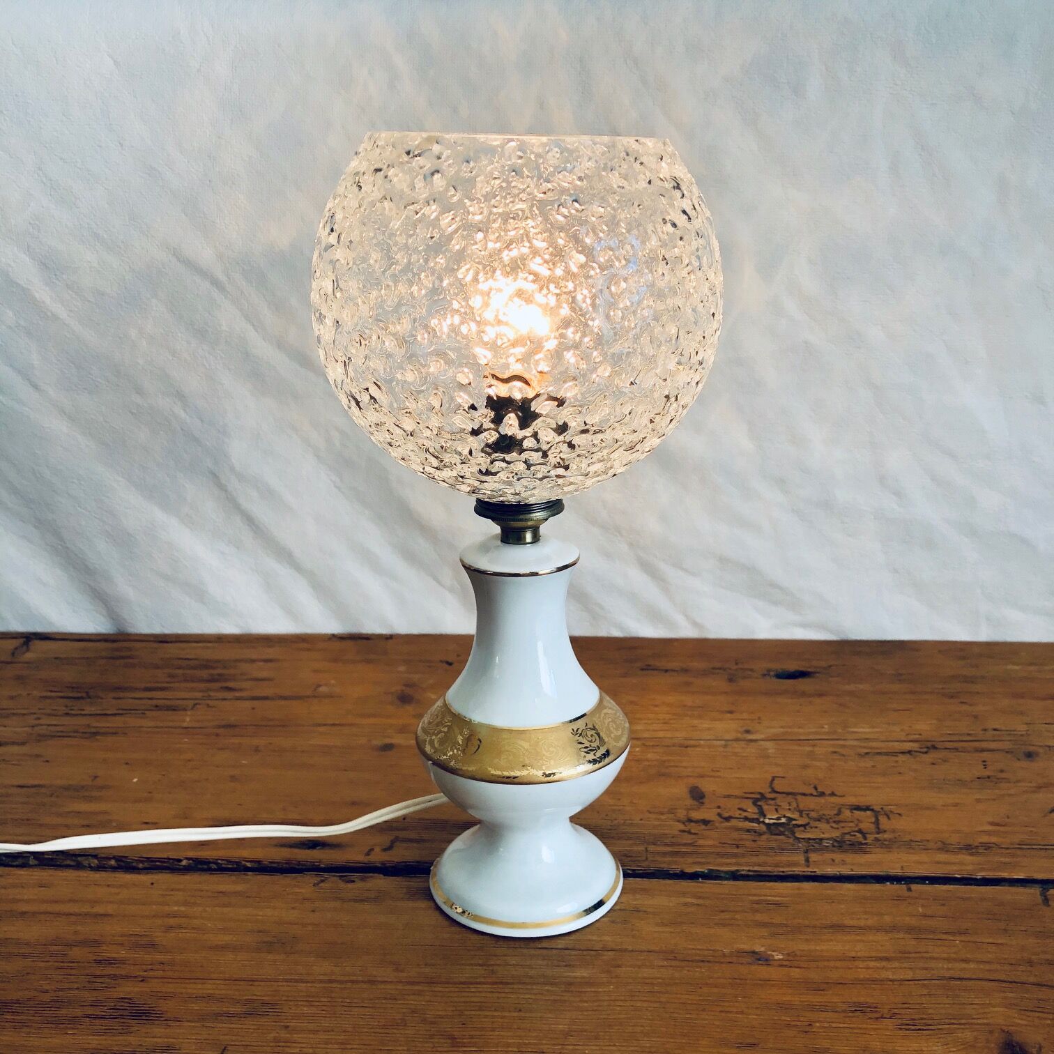 Porcelain table lamp and glass globe
