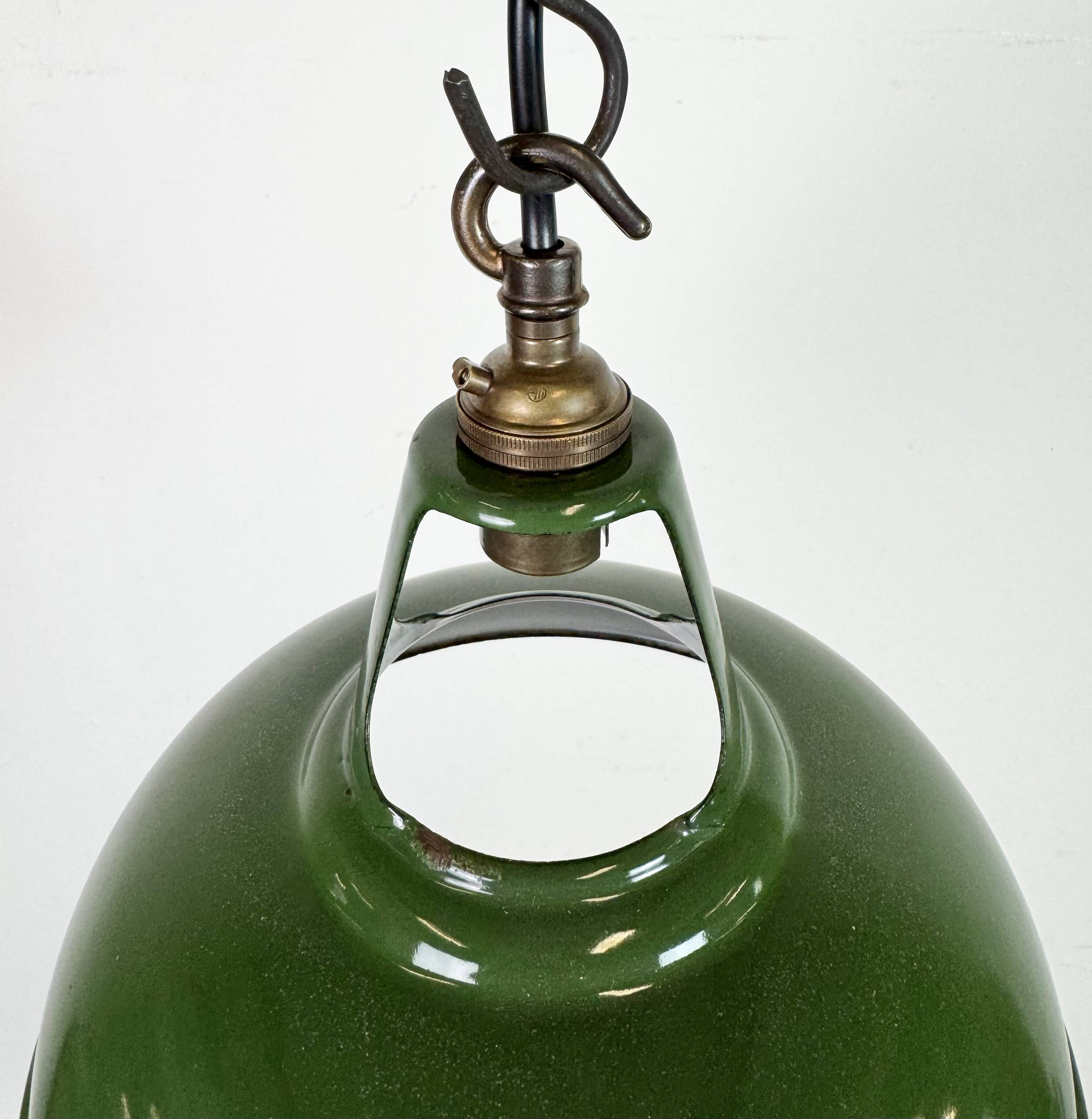 Suspension industrielle en émail vert de Coolicon, années 1950