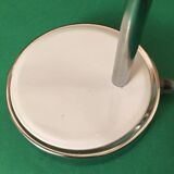 Lampe de bureau blanche orientable avec une petite poignée pour déplacer plus facilement la tête