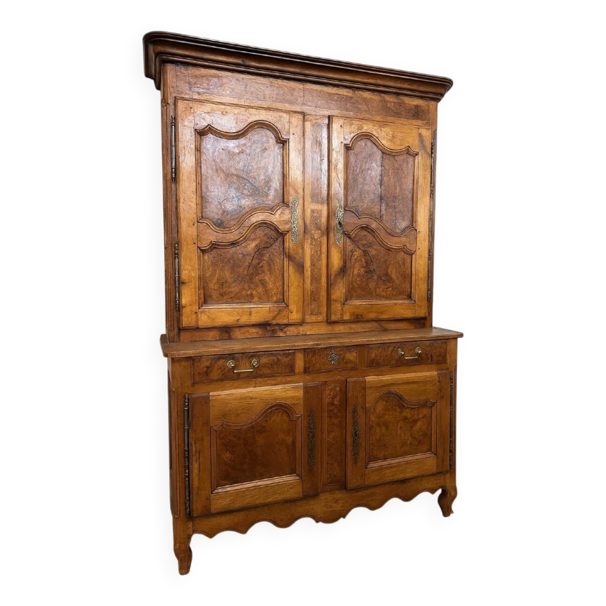 Bressan buffet with two bodies from the Louis XV period in walnut and elm.