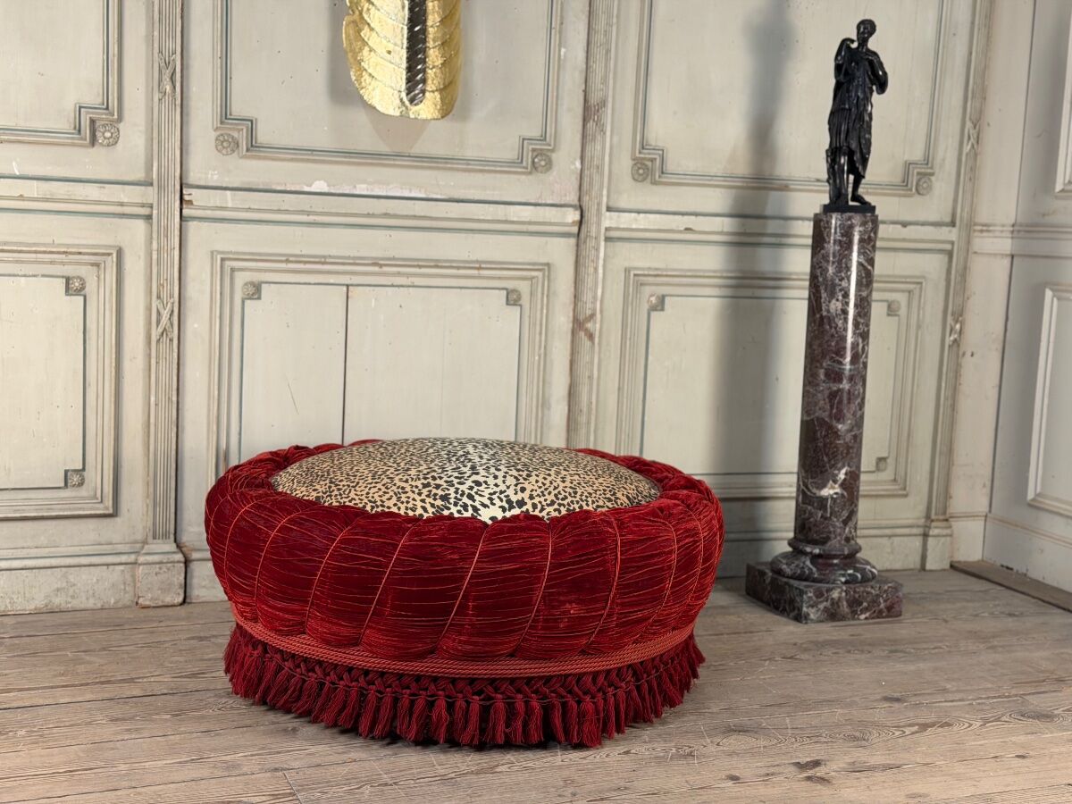 Large velvet pouf with trimmings, around 1880
