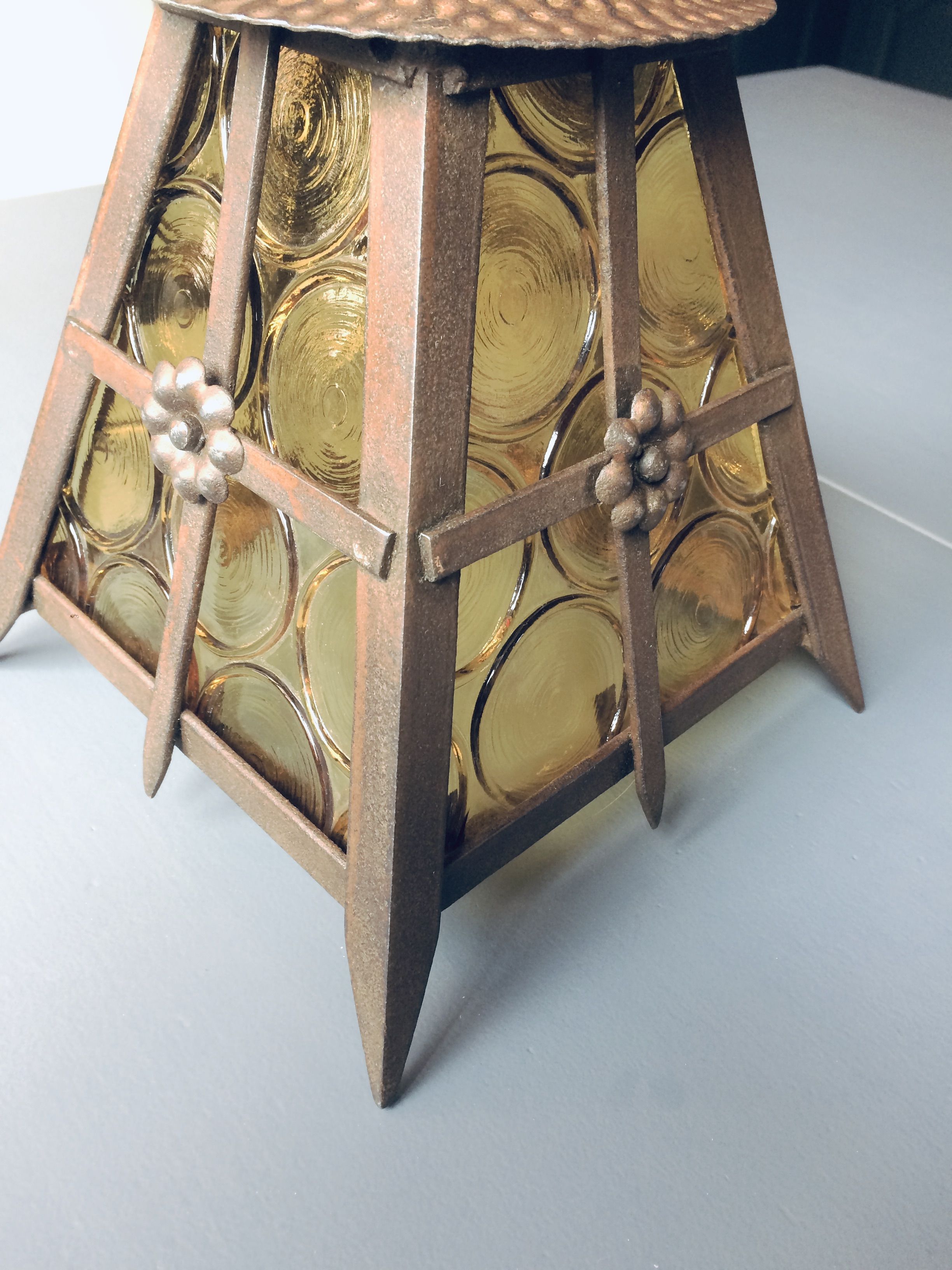 Old solid steel hanging and round-ornamented yellow glazing