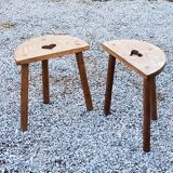 Pair of shepherd's stools in tripod oak décor in the heart