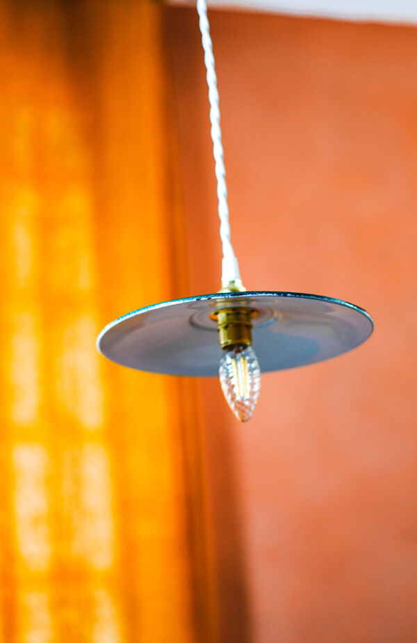 Suspension verte en tôle émaillée