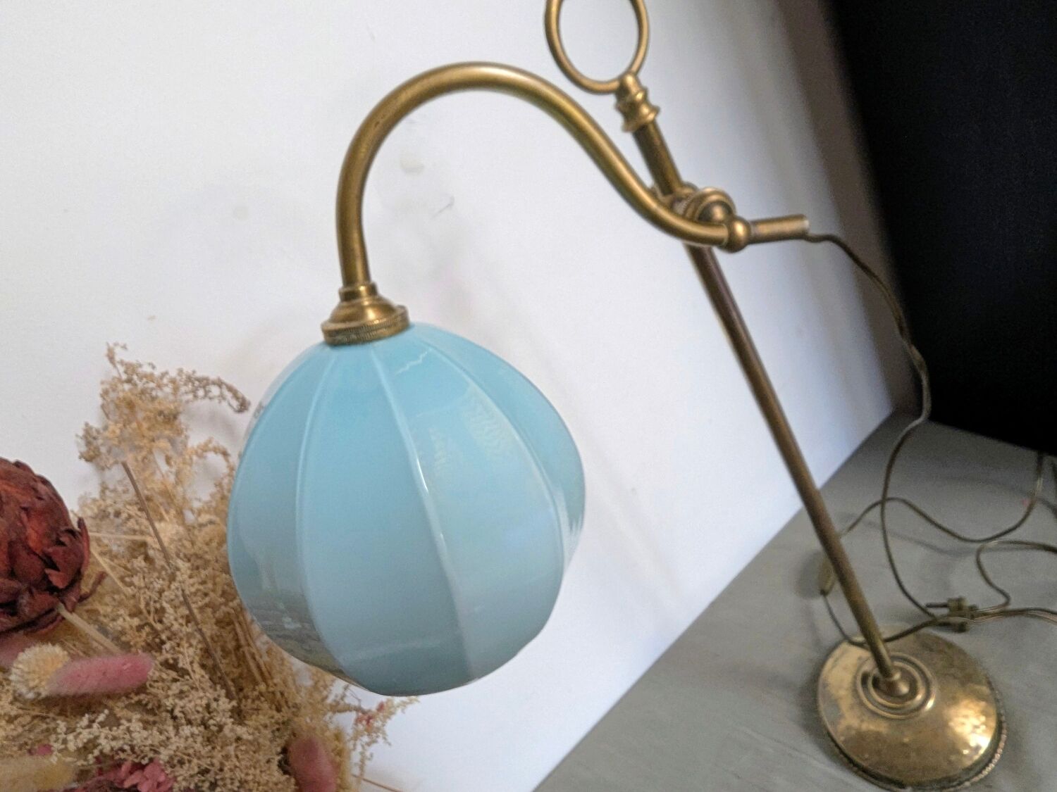 Vintage desk lamp for student notaries