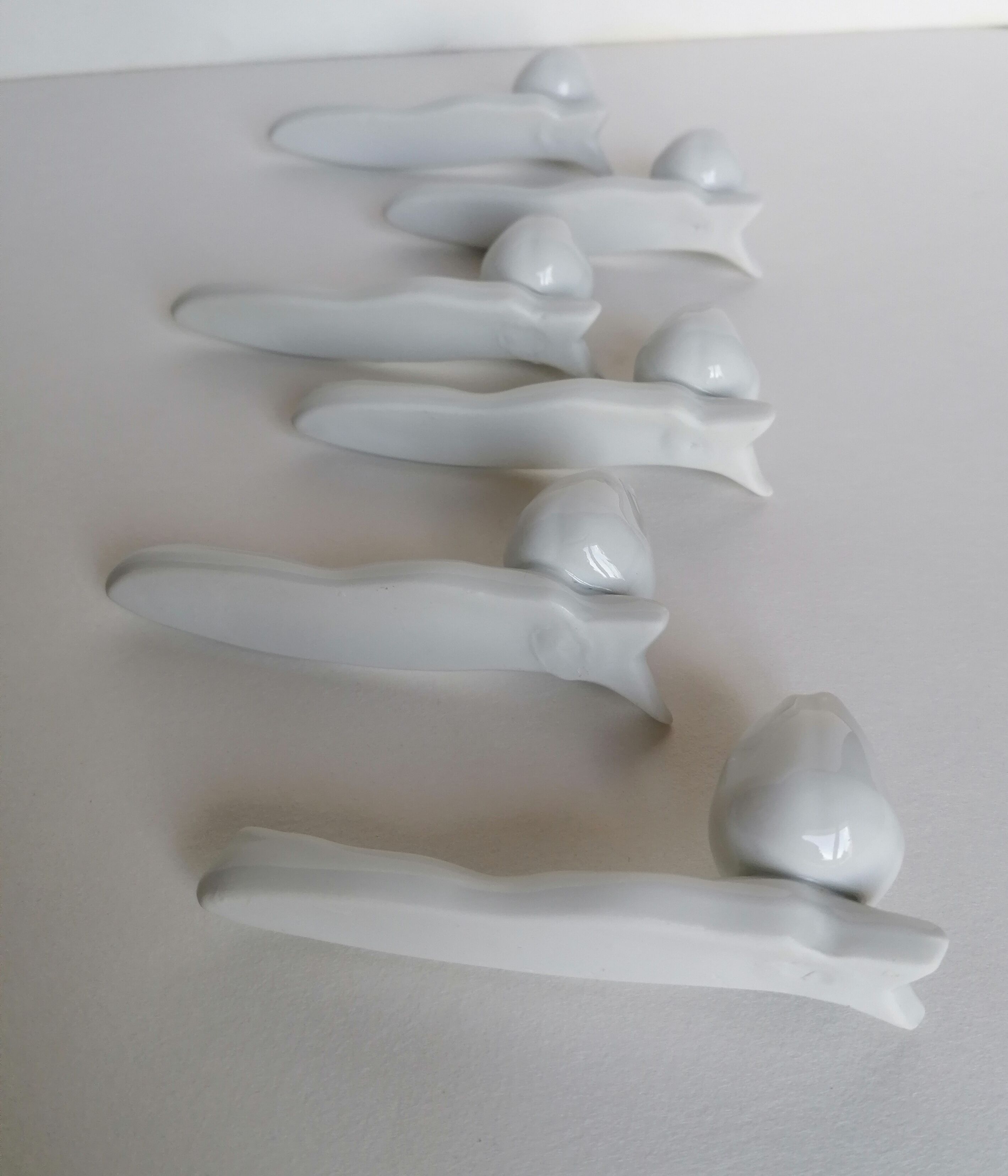 6 white porcelain knife holders
