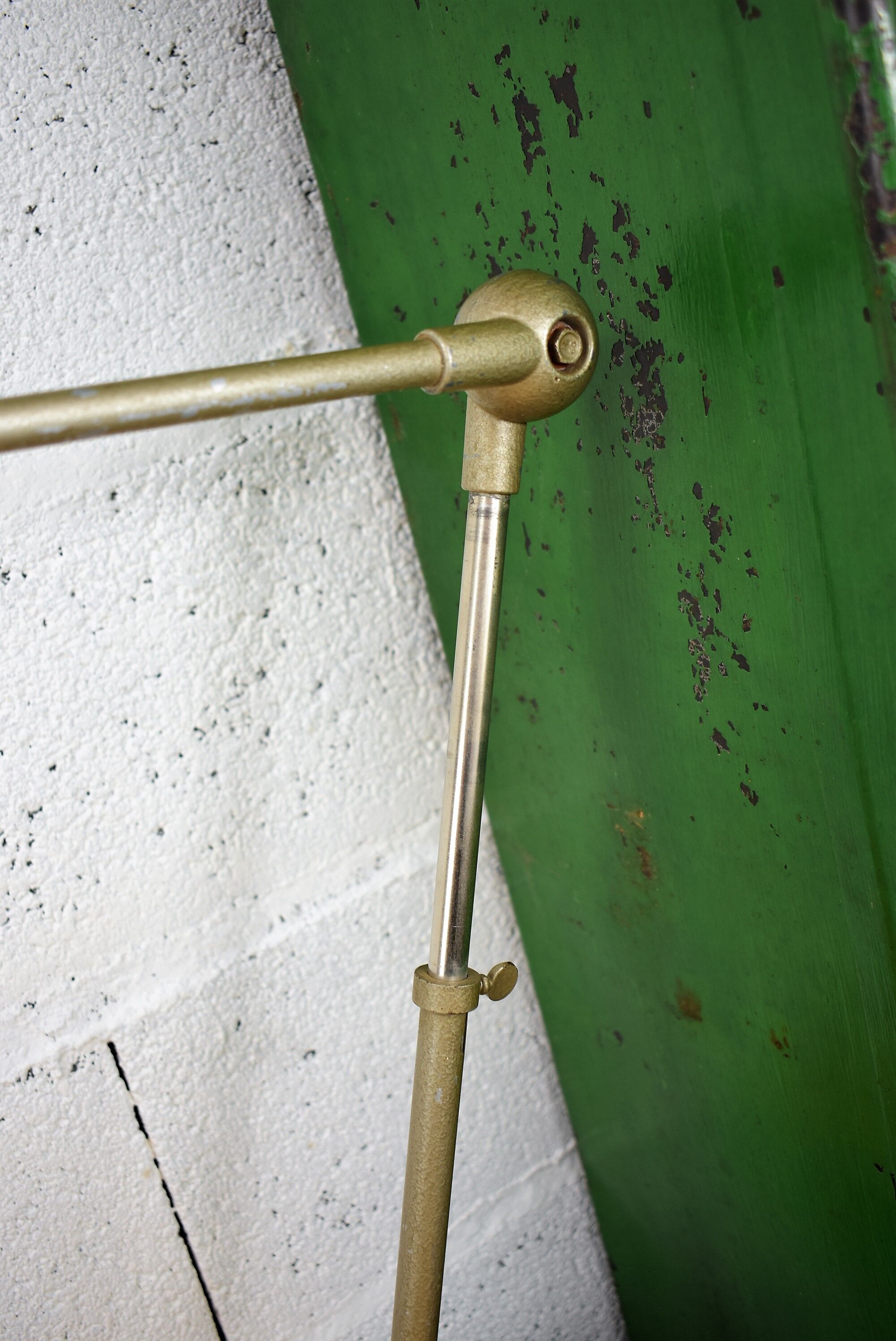 Lumina vintage industrial lamp.
