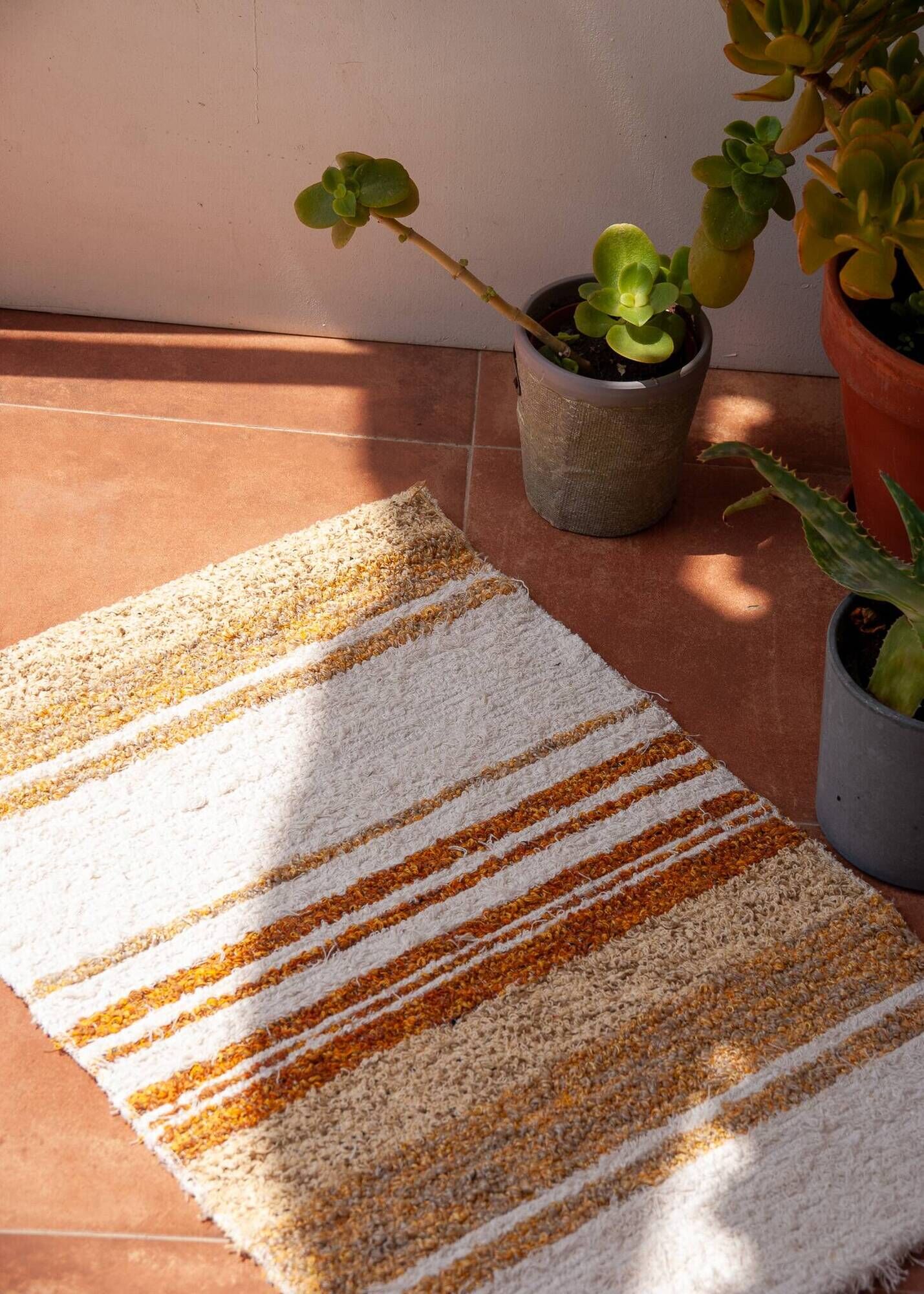 Tapis artisanal tissé main en coton recyclé - 40 x 60 cm
