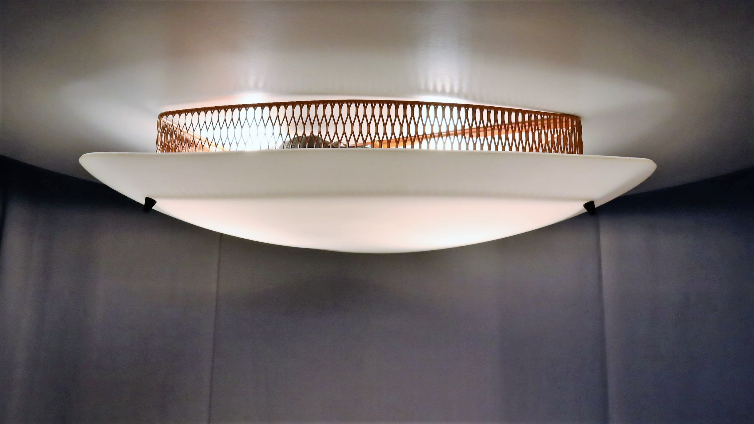 Plafonnier métal perforé 1950