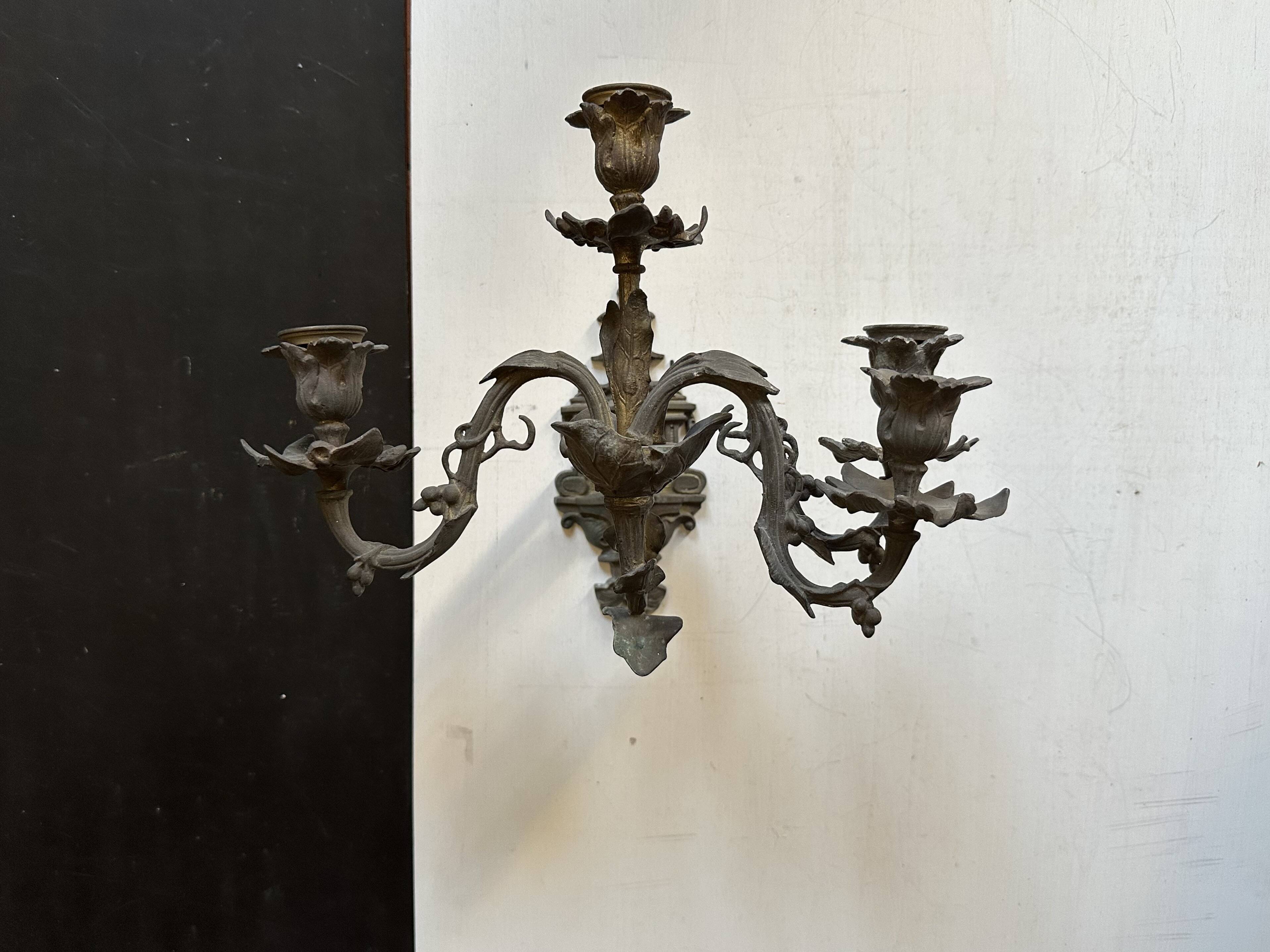 Antique patinated bronze wall sconce – 4 light arms, 19th century