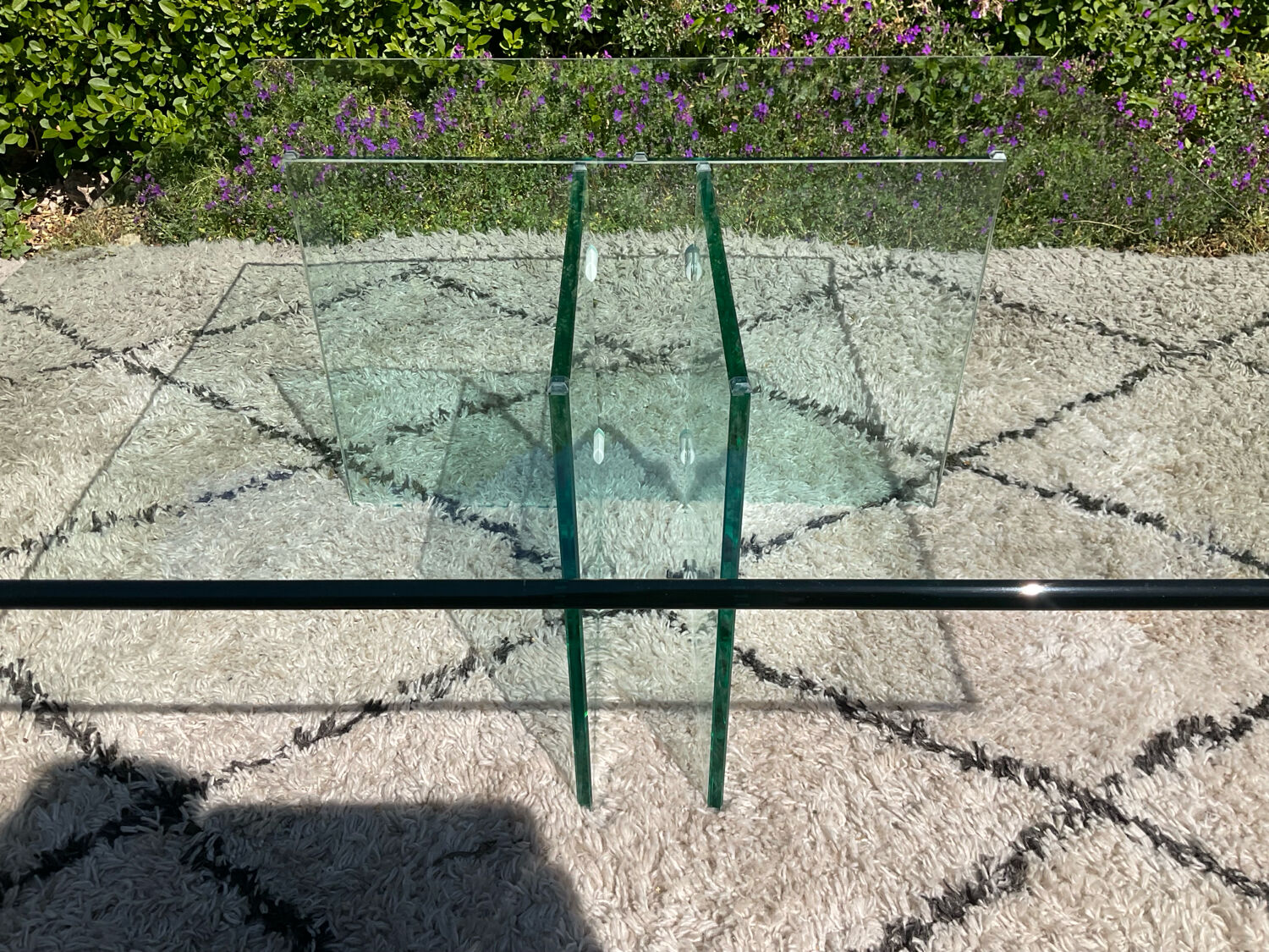 Low table design in tempered glass