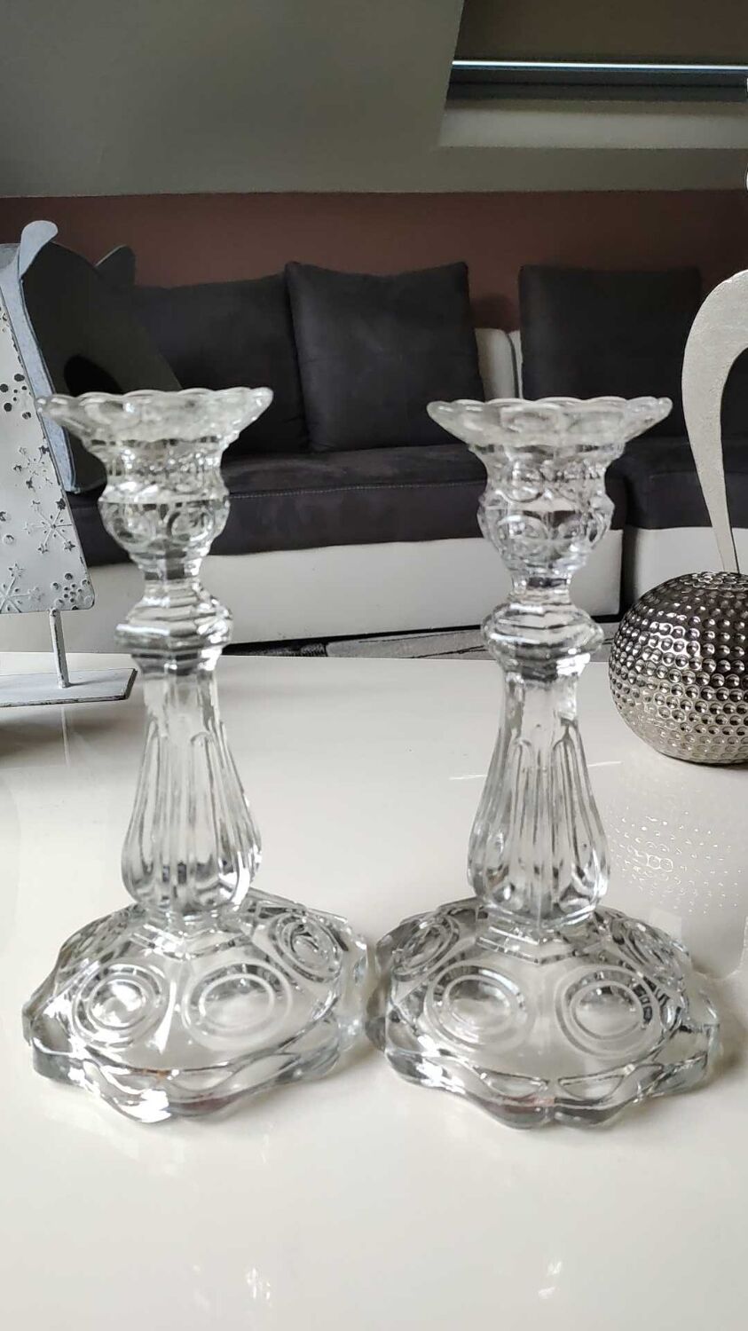 Paire de bougeoirs verre moulé, forme florale/godronnée, verrerie de portieux. années 50.