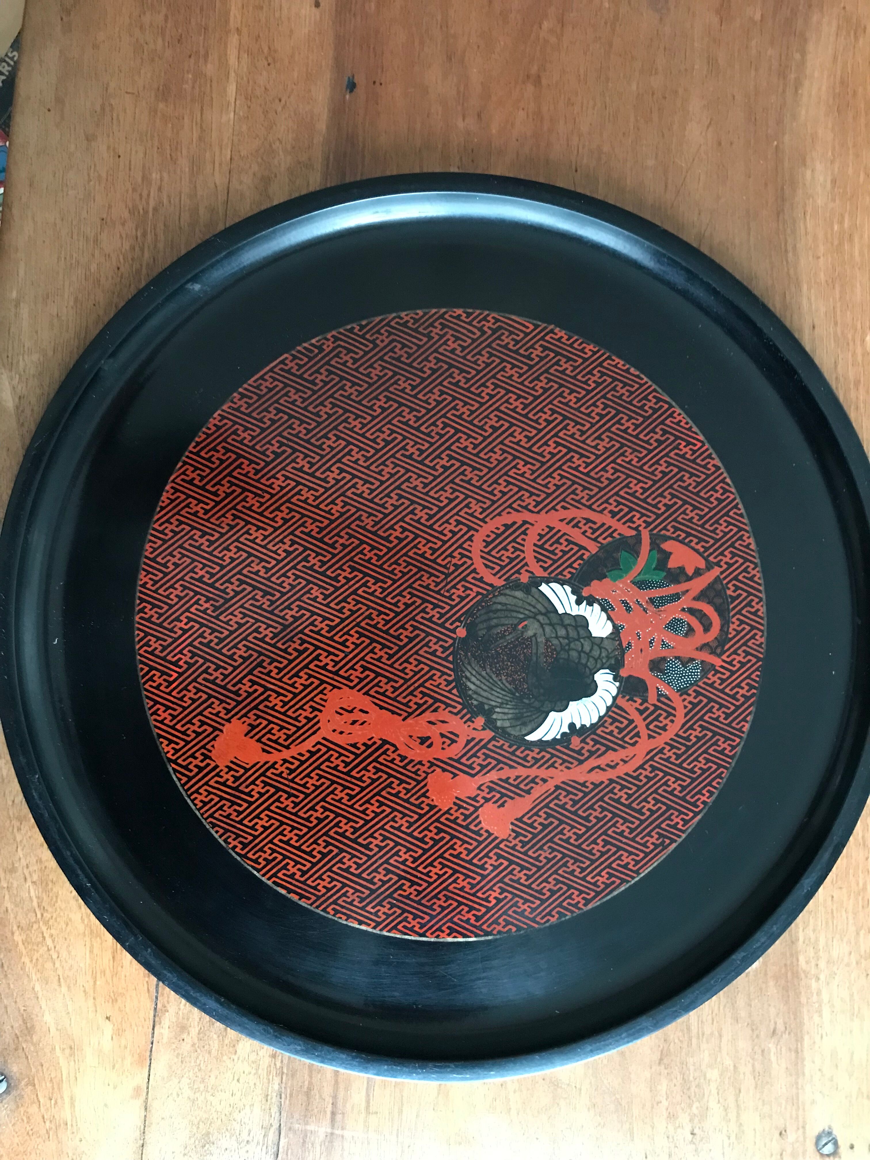 Ancient japanese plateau in stork lacquer