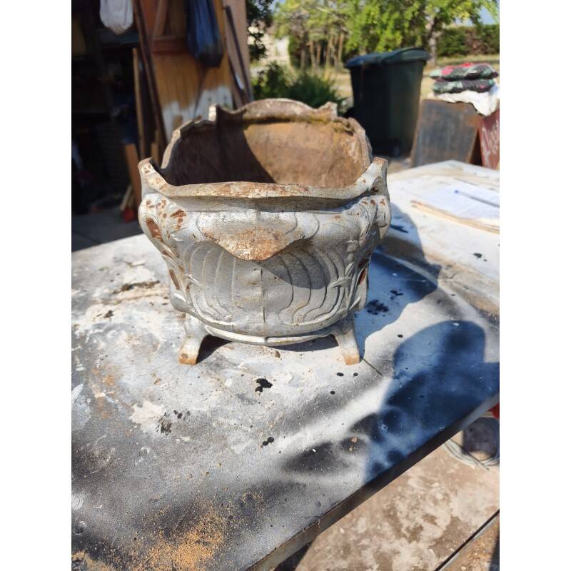 Cast iron planter from 1900 by the Charleville Mézières establishments.