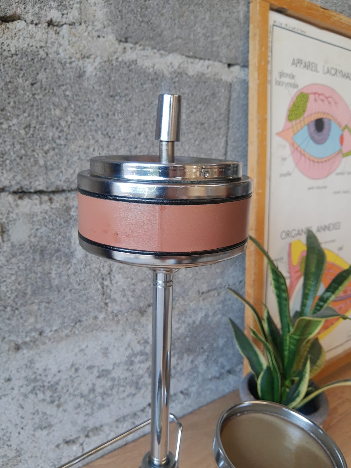 Ashtray on foot 70s -vintage