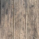 Table basse en bois brut