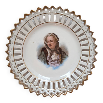 Marie Leczinska. Assiette porcelaine de Saxe ajourée et dorée. Années 30