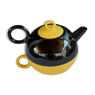 Lonely teapot