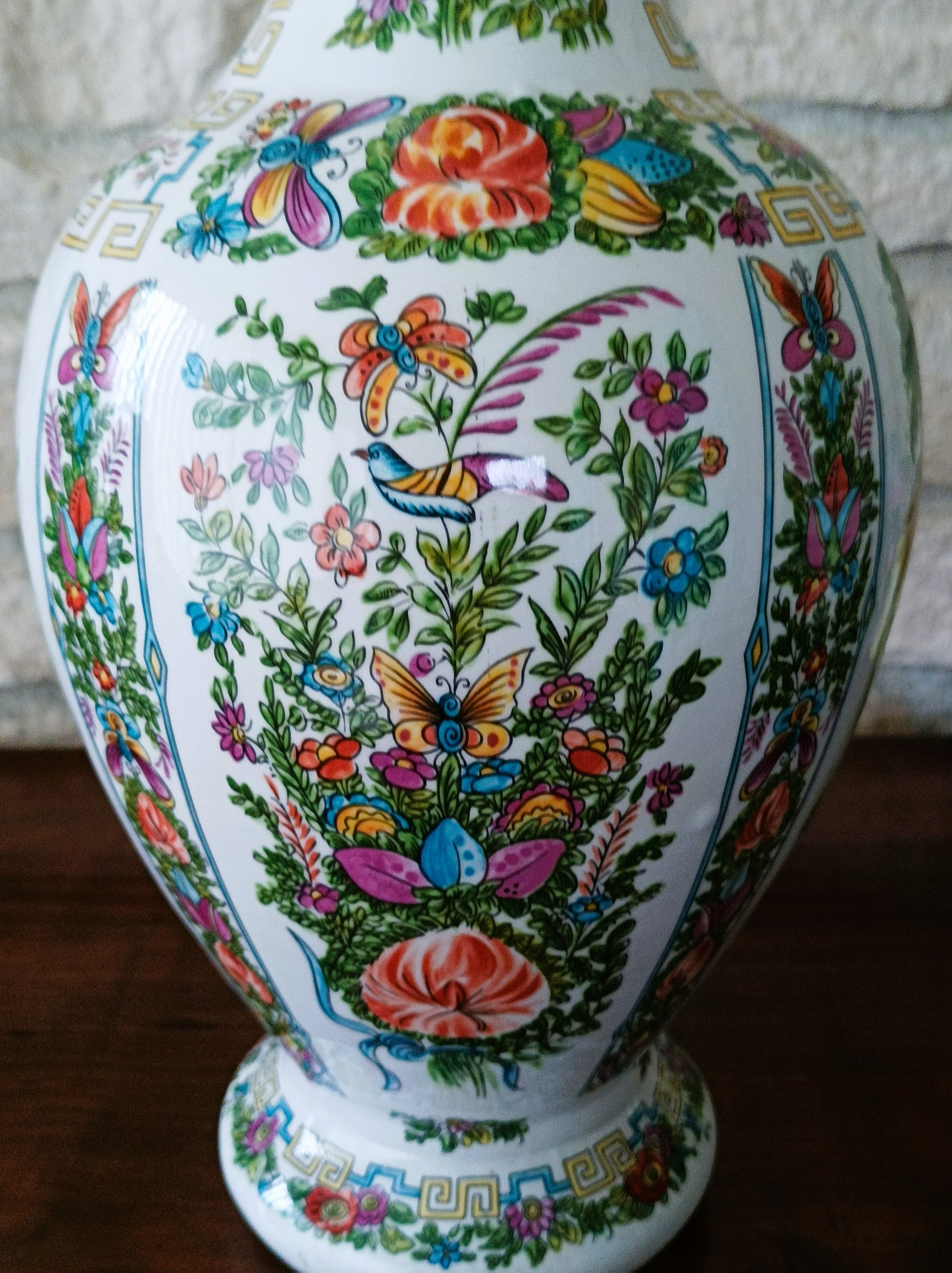 Large chinese vase signed