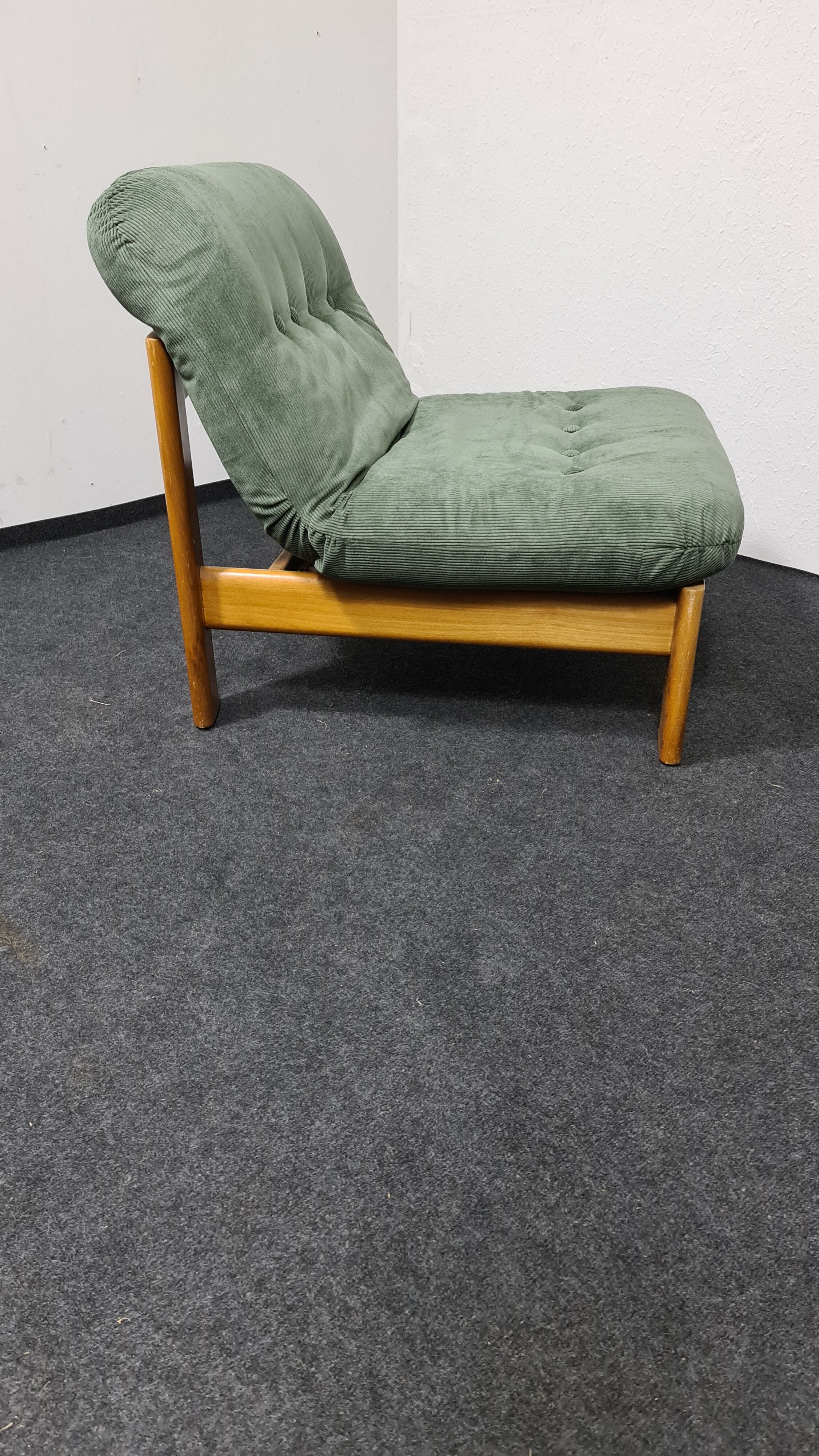 Vintage lounge chair