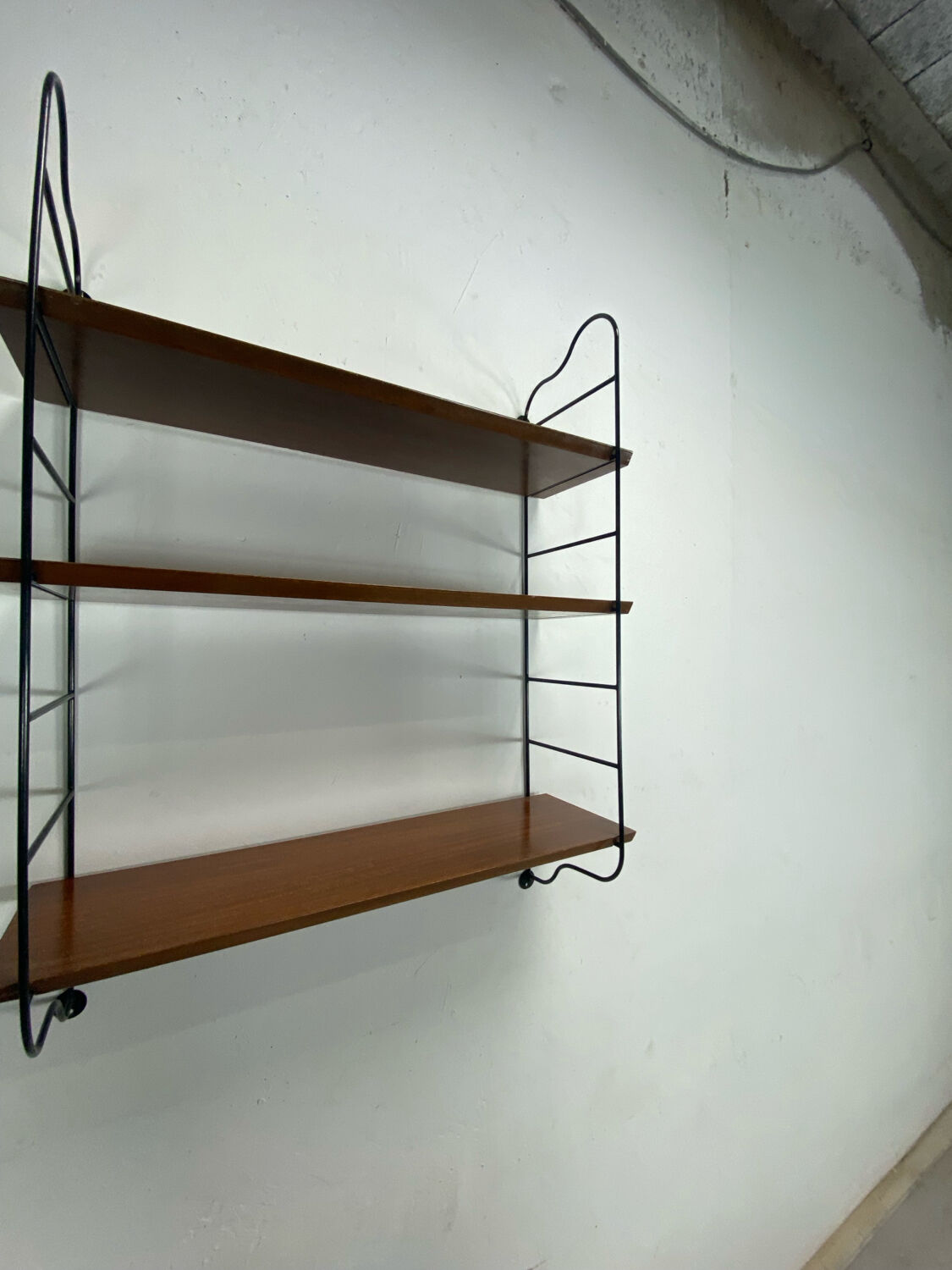 Wall shelf