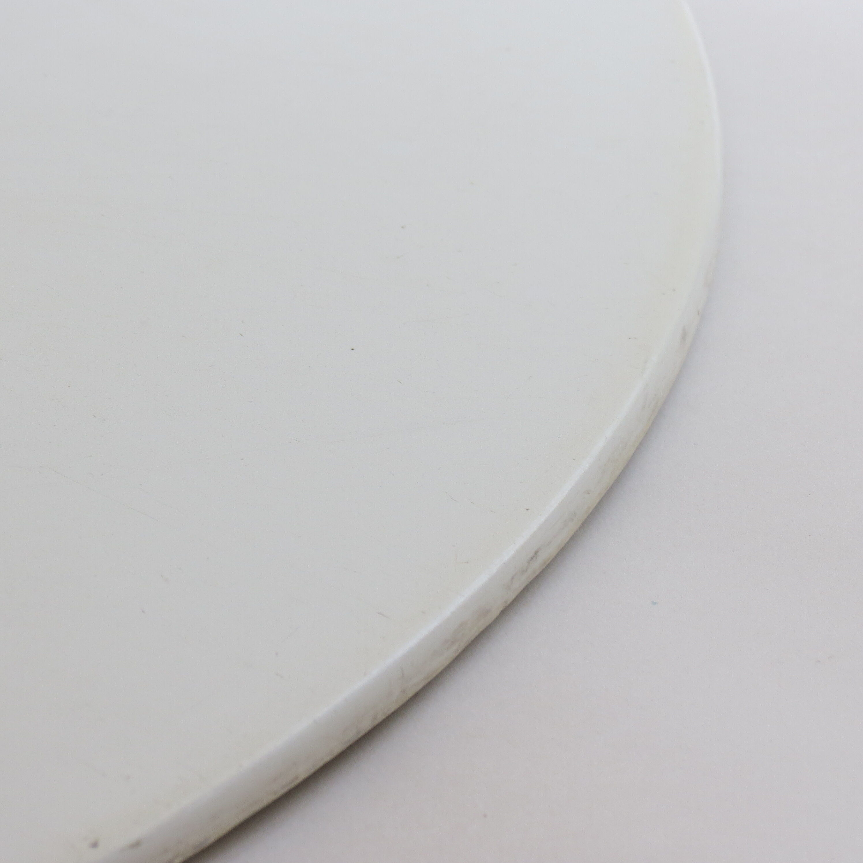 Oval white tulip dining table by Maurice Burke for Arkana 1960