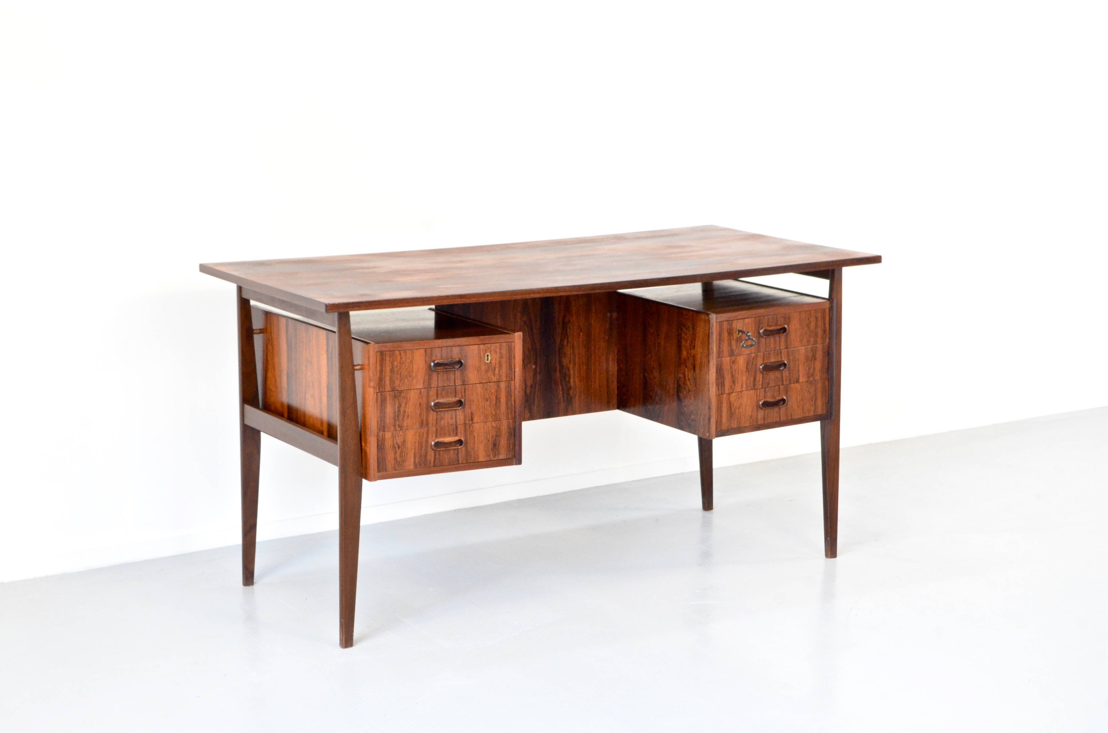 Bureau de direction danois du milieu du siècle en superbe palissandre. Vintage / Moderne / R