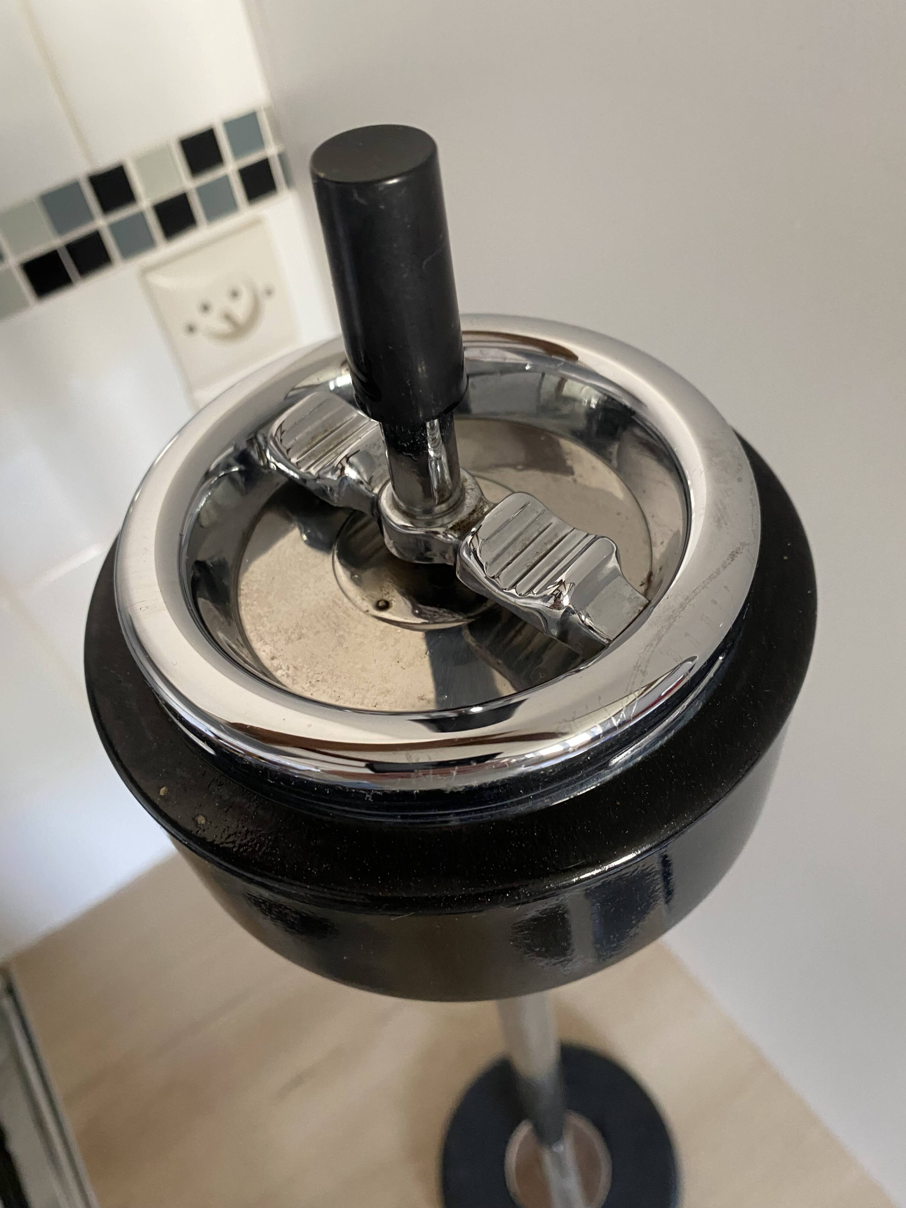 cendrier vintage avec base et couvercle