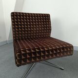 Paire de chauffeuses en tissu et acier chromé, années 60