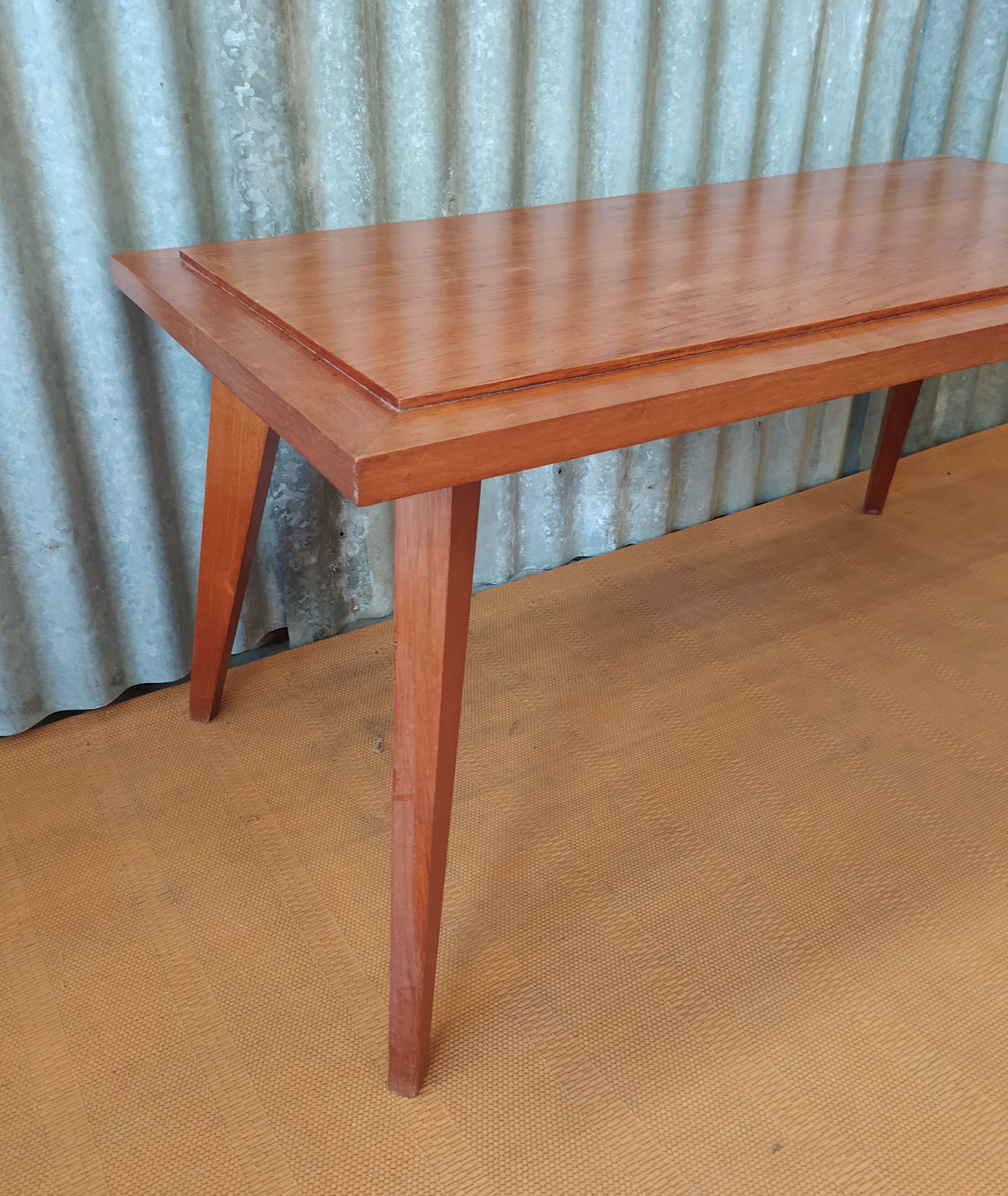 Table basse pieds compas