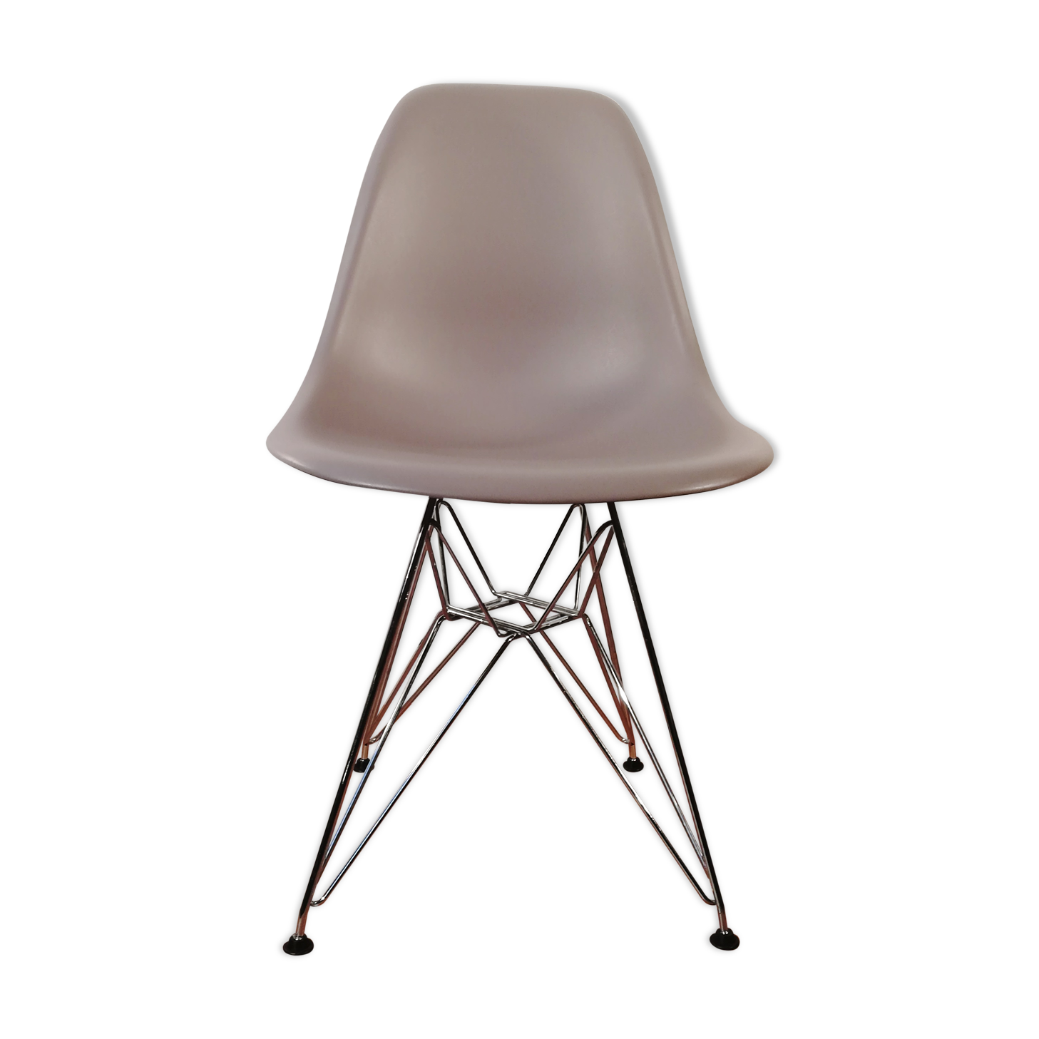 DSR chair by Charles & Ray Eames edit by Vitra