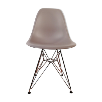DSR chair by Charles & Ray Eames edit by Vitra