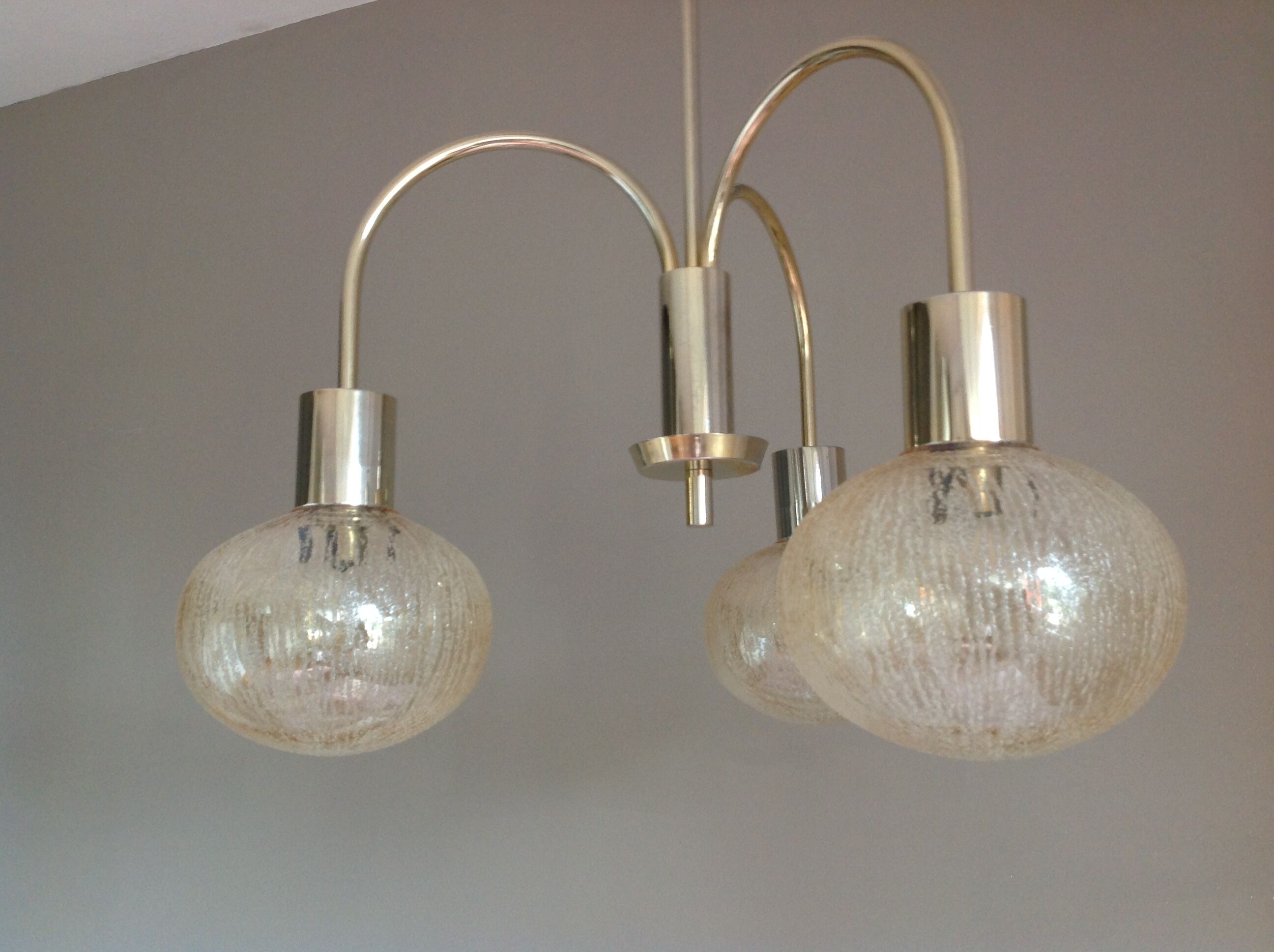 Three-globe brass chandelier in amber/vintage glass 60s-70s