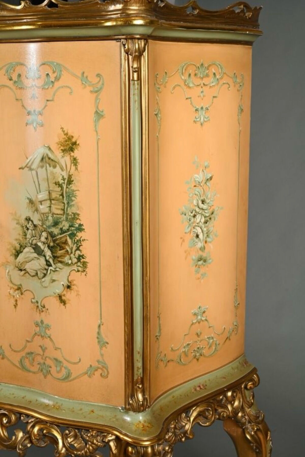 Dressing table in Italian baroque style made of painted wood…