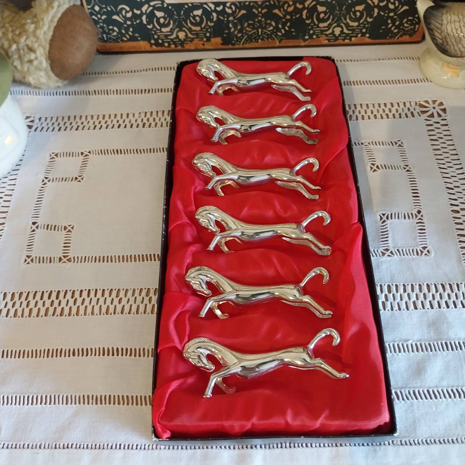 Silver metal horse-shaped knife rests