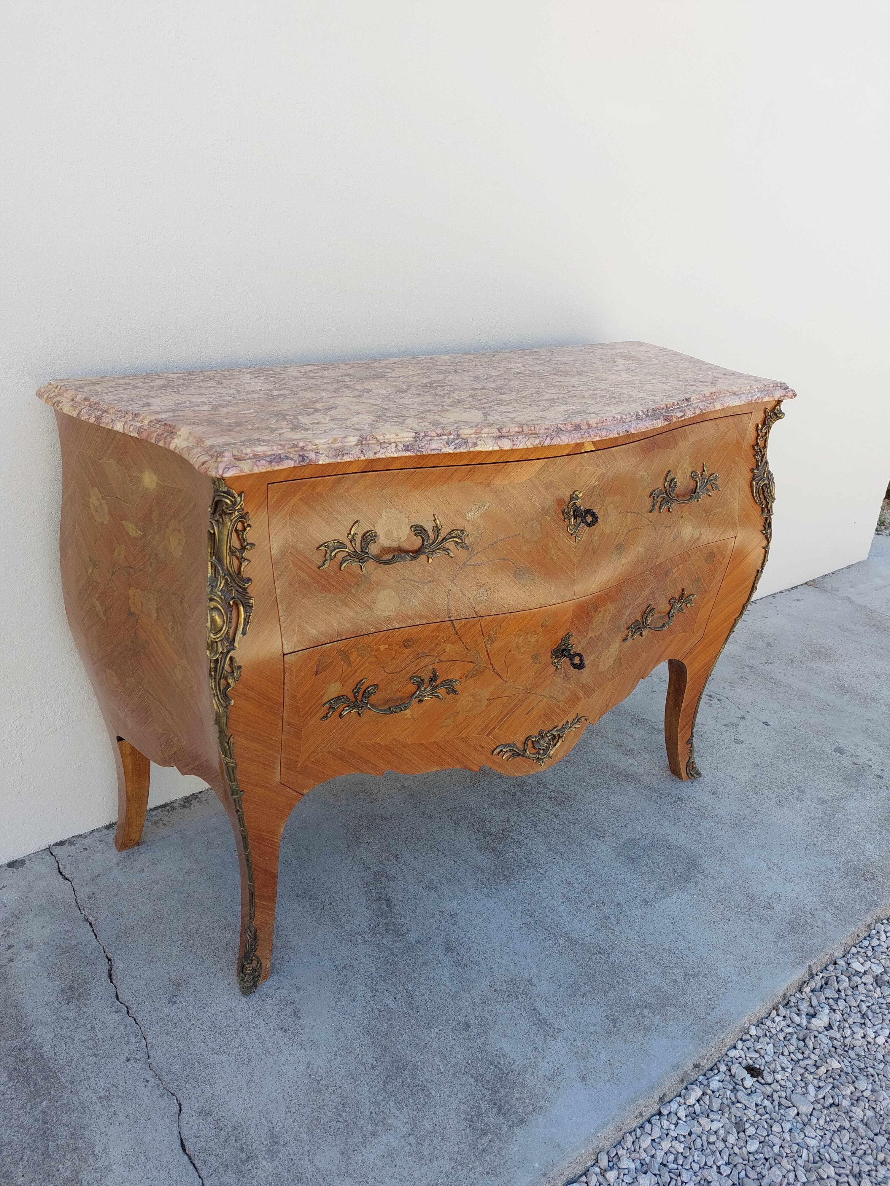 Louis XV chest of drawers in rosewood marquetry