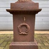 Jardinière en fonte avec piédestal