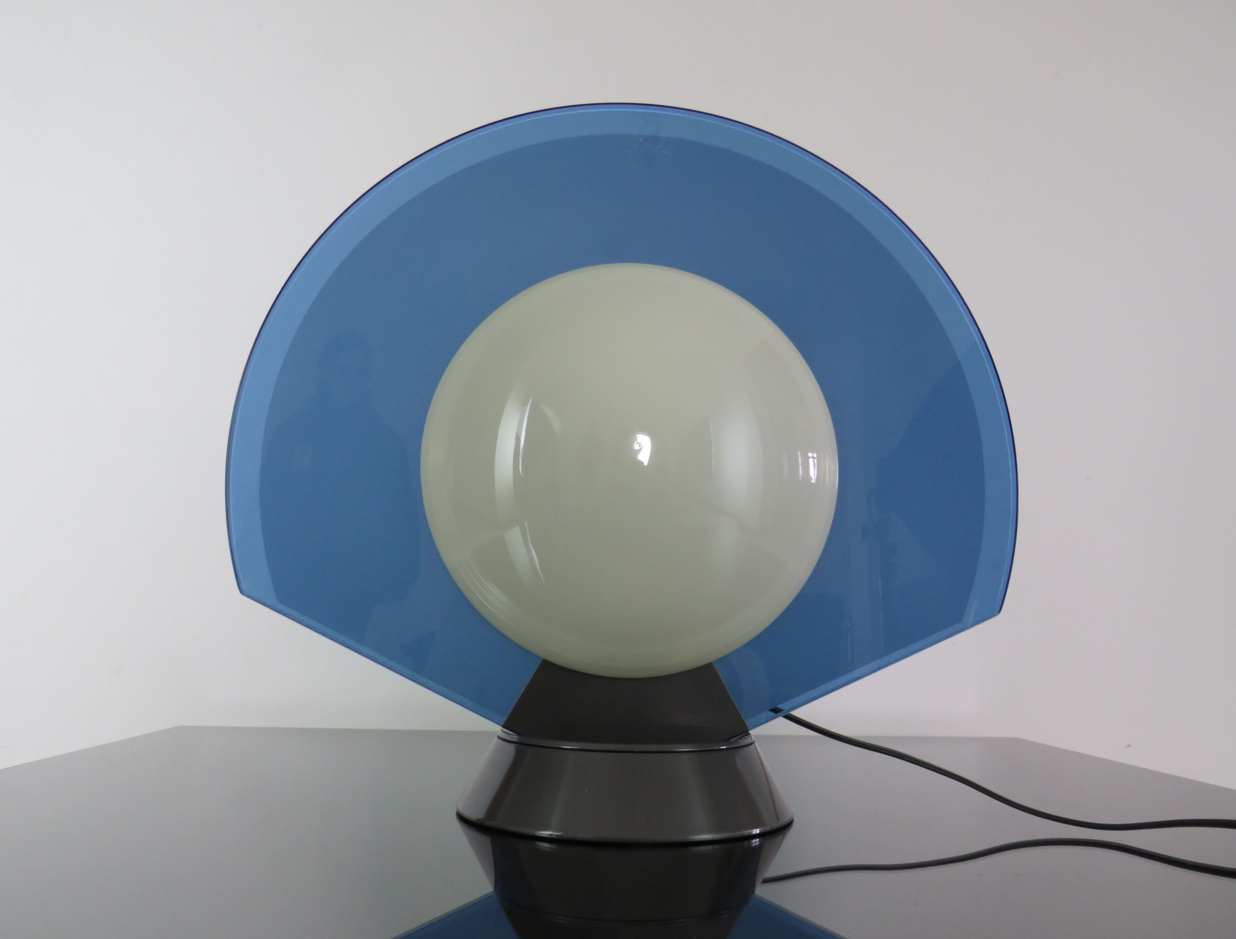 Arteluce mod turntable lamp. tikal 1555 designer pier giuseppe ramella (1985)