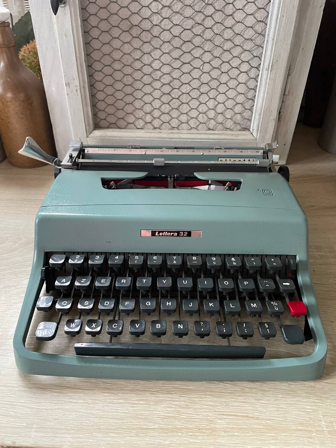 Olivetti lettera 32 typewriter