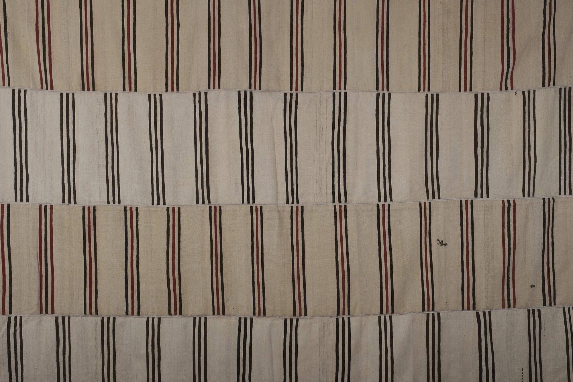 Vintage Turkish kilim, handwoven, 275x375 cm.