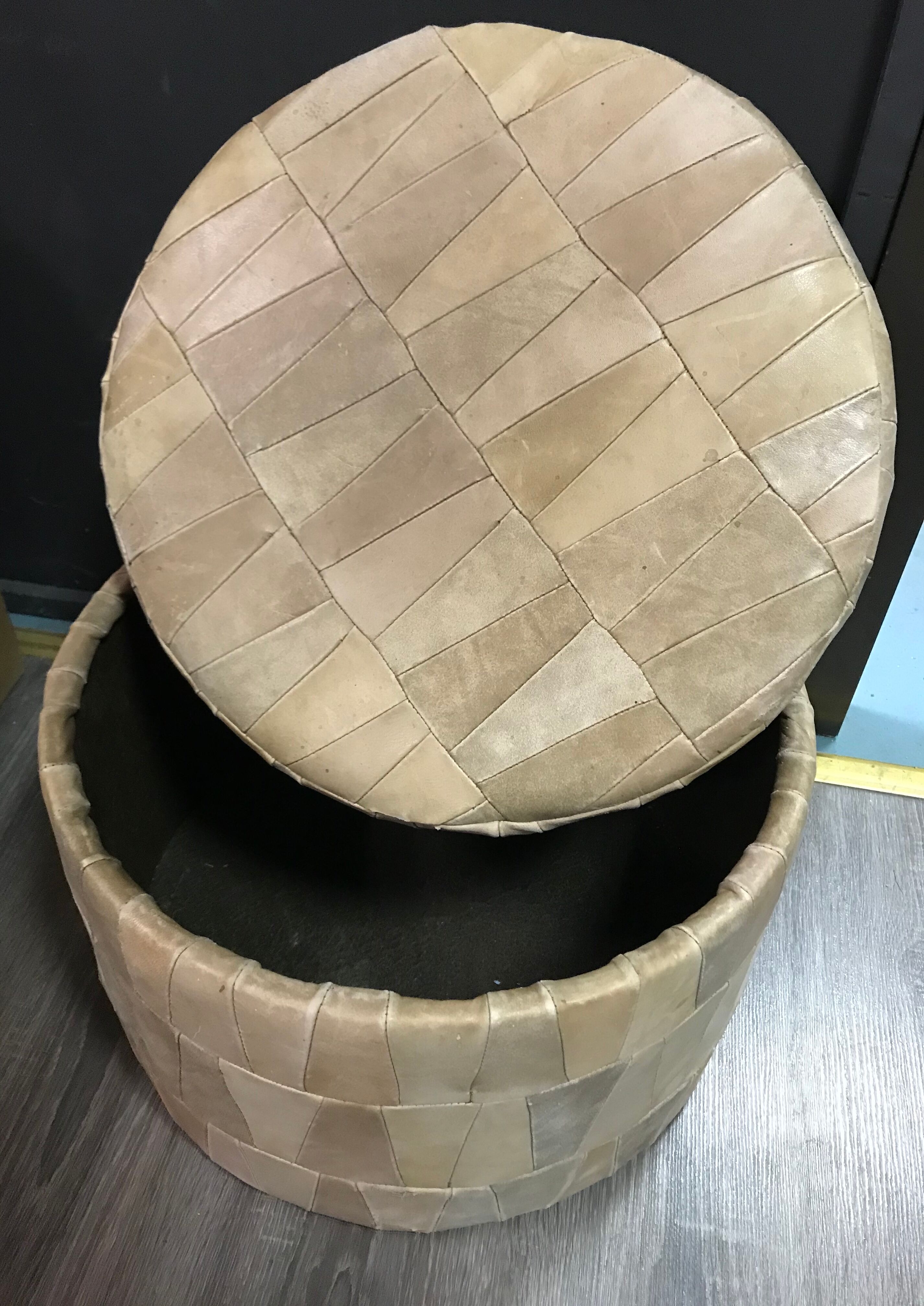 Pouf repose pieds en cuir De Sede