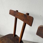 Paire de chaises tripodes savoyardes art populaire chêne