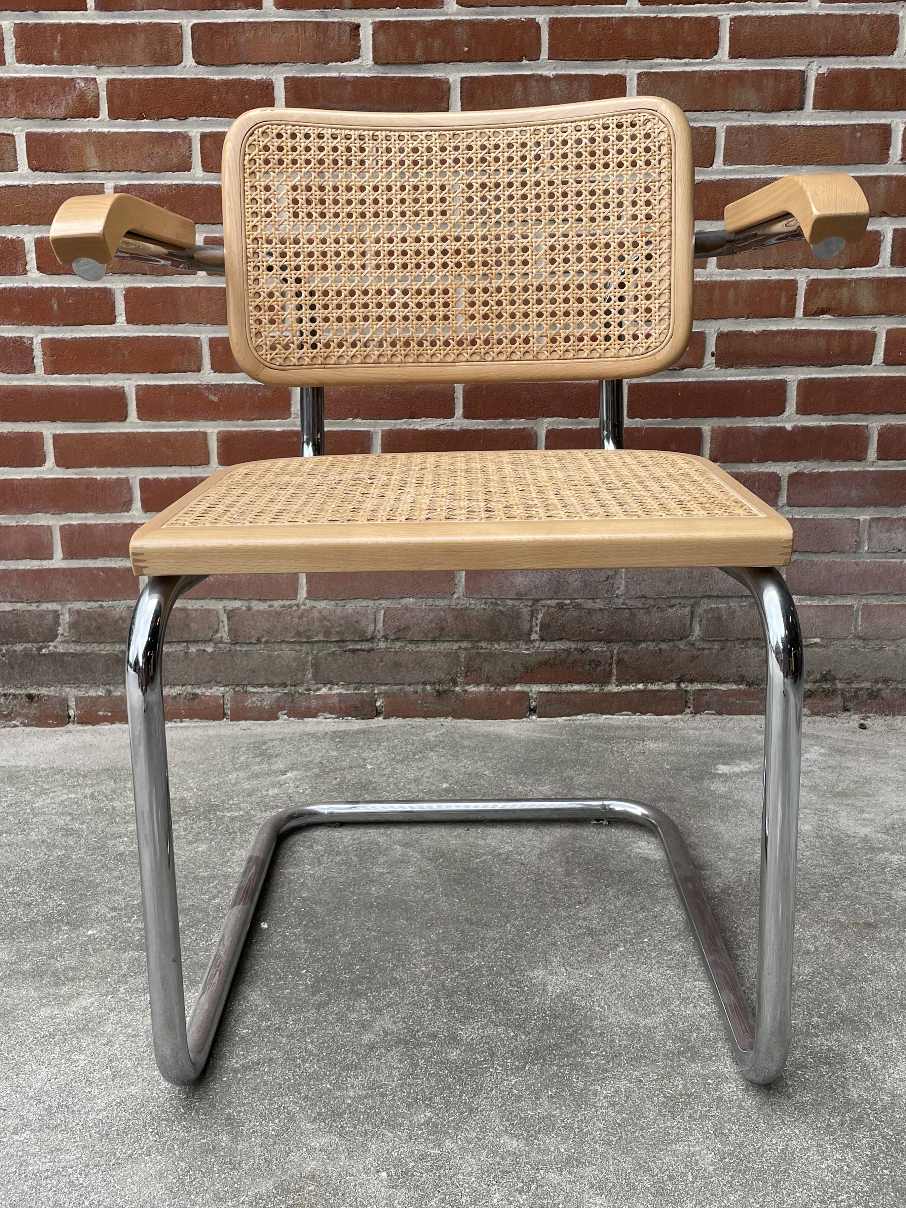 Chaise Cesca B64 avec accoudoirs par Marcel Breuer Design