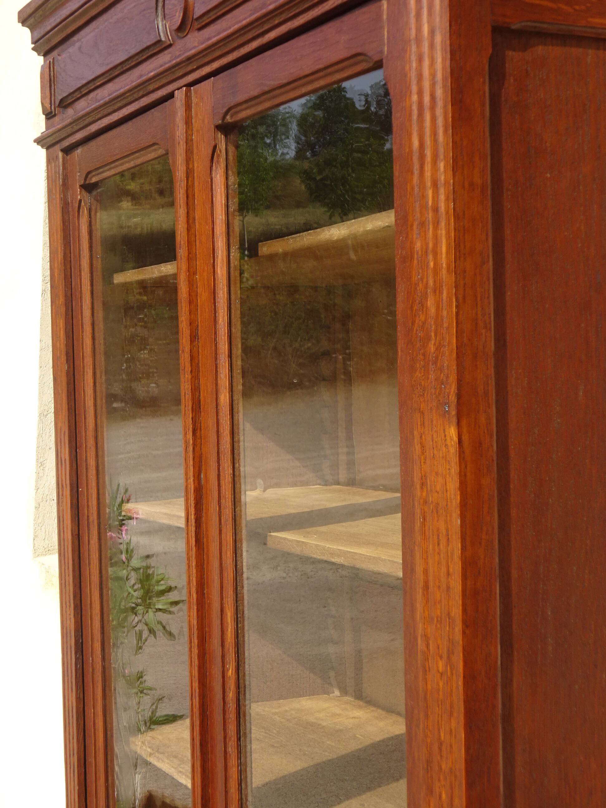 Small display case in oak and old glass