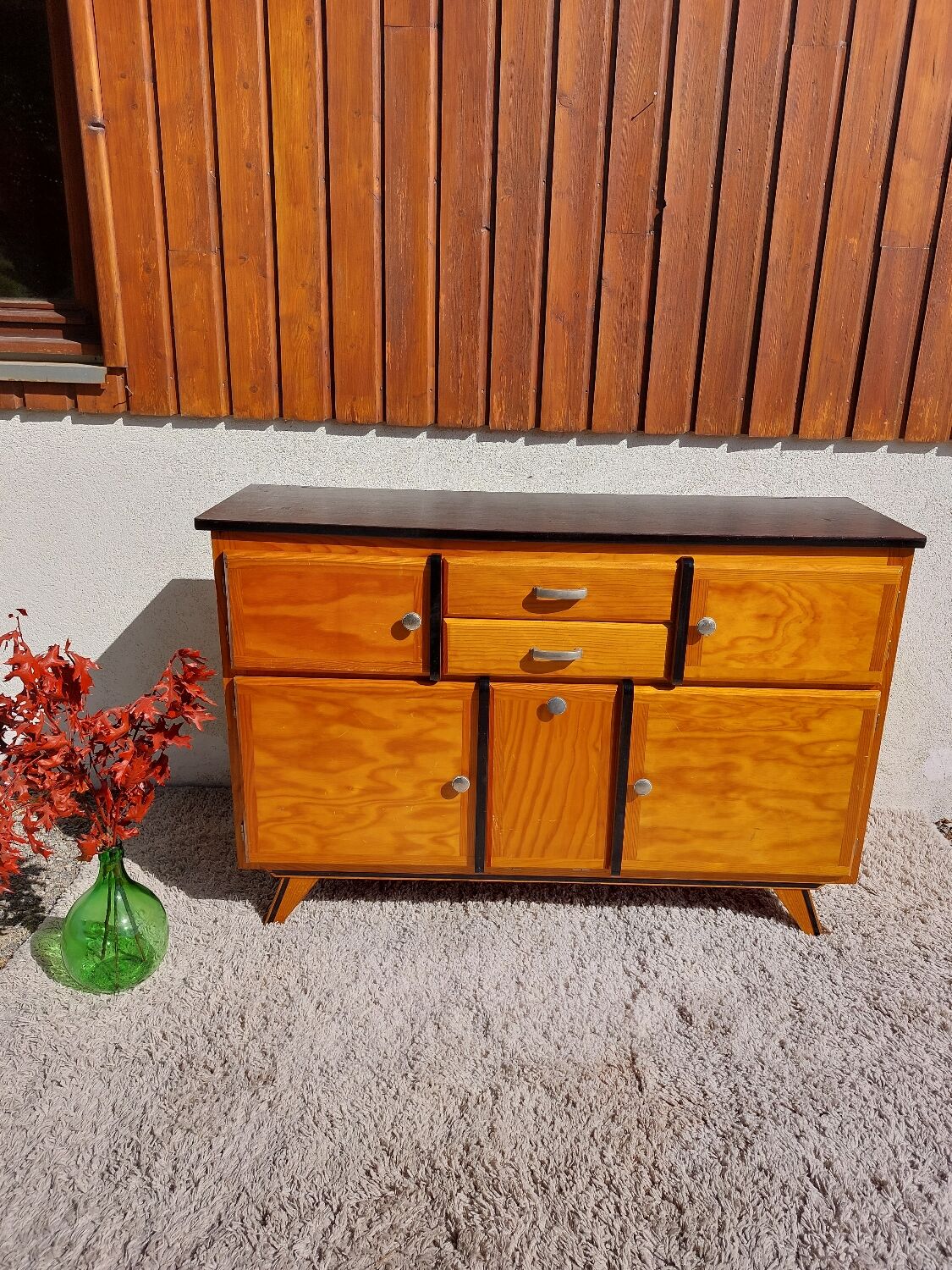 Compass feet sideboard