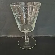 4 engraved wine glasses from the 1960s