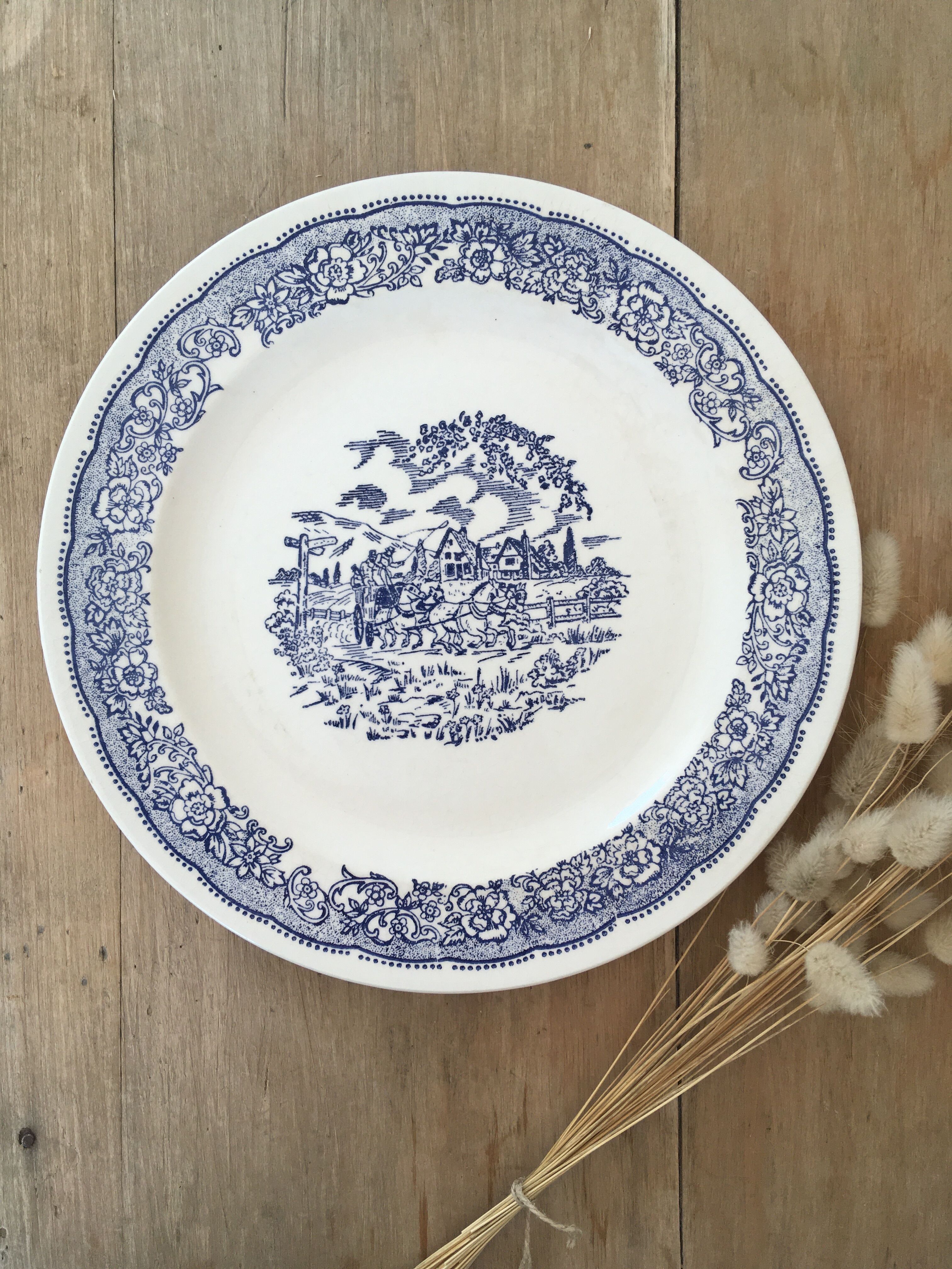 Pair of vintage plates "horses"