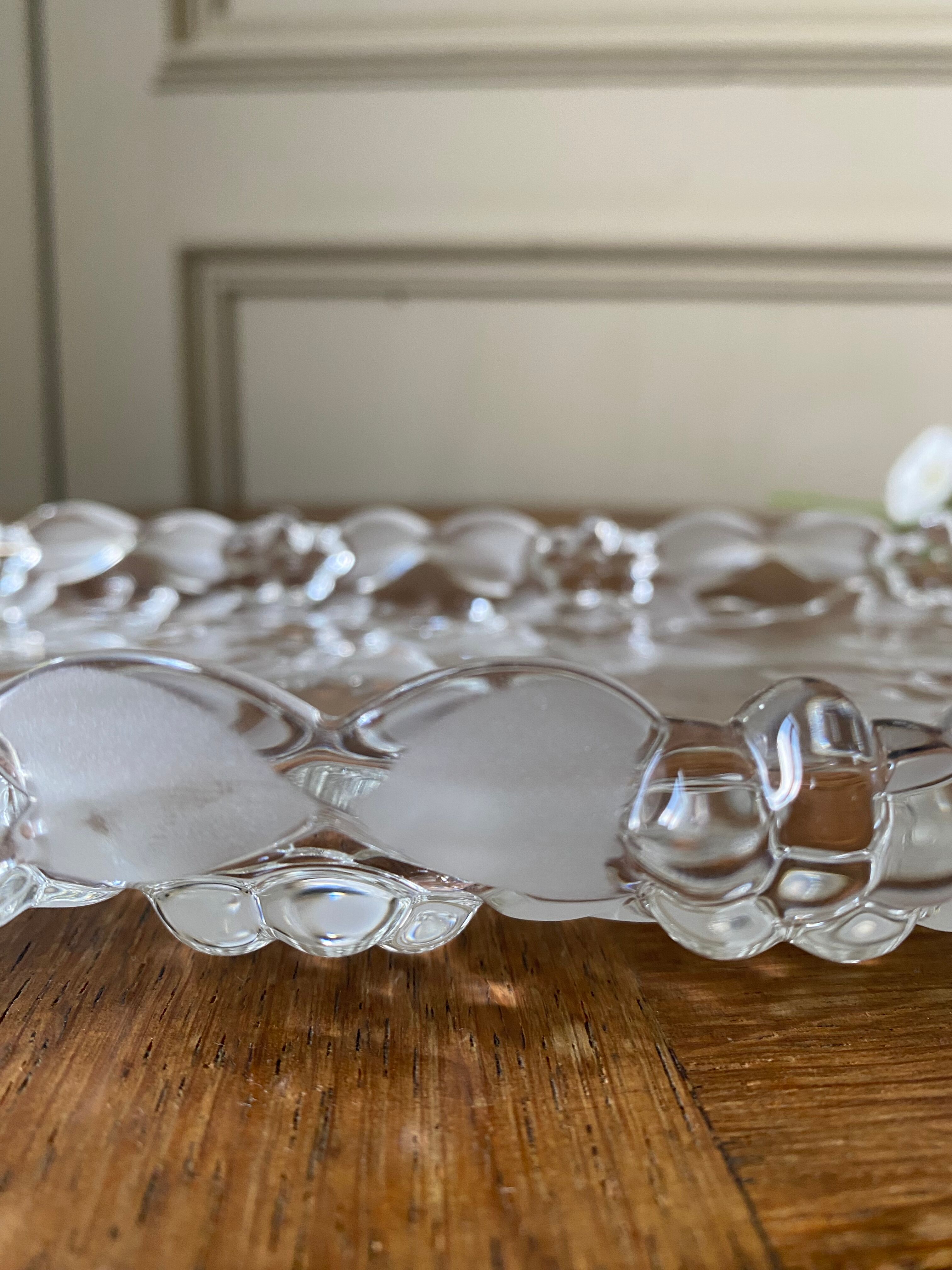 Cake dish in glass